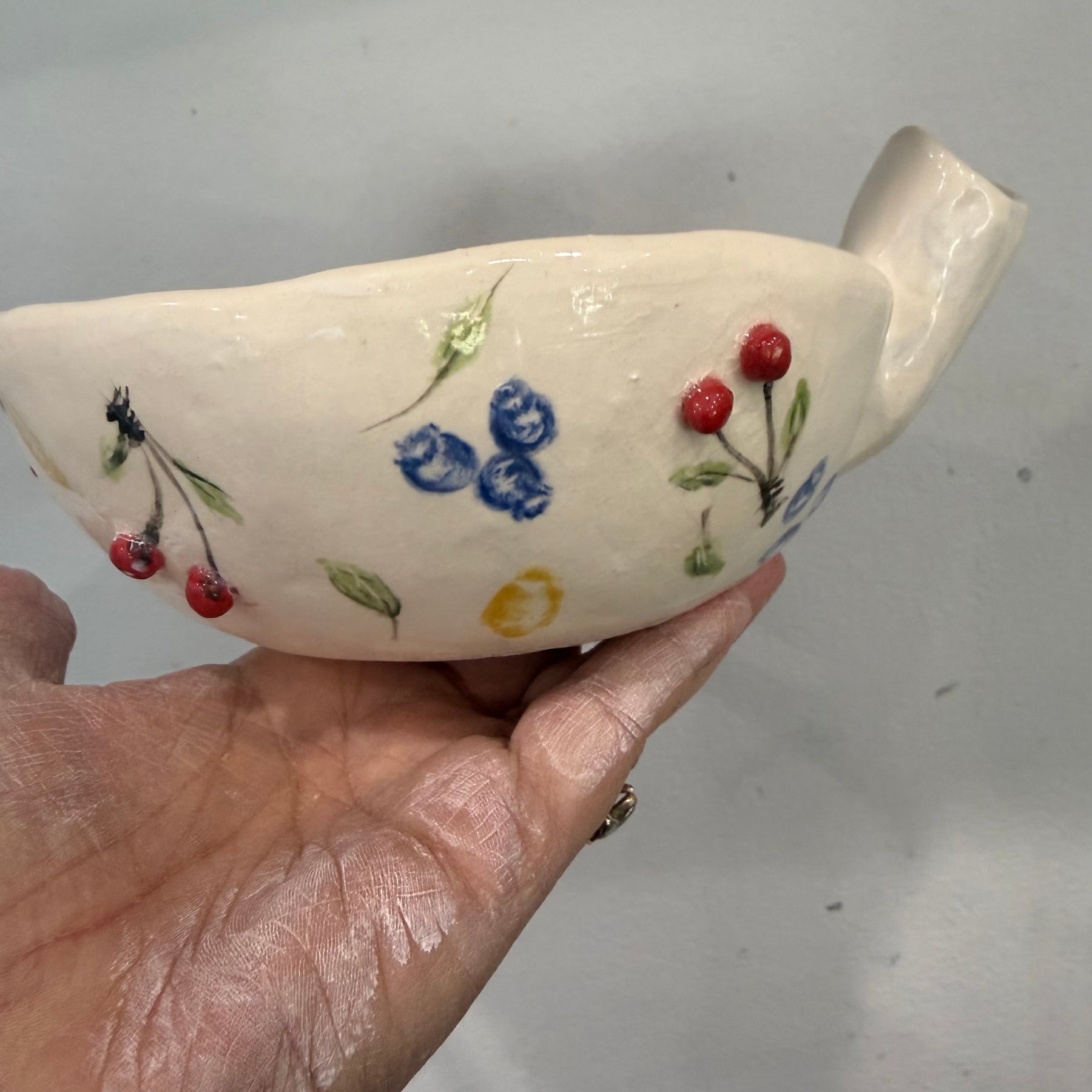 Ceramic Berry Wash Bowl / juicer