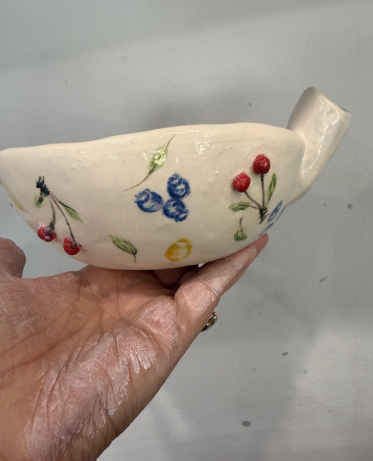 Ceramic Berry Wash Bowl / juicer