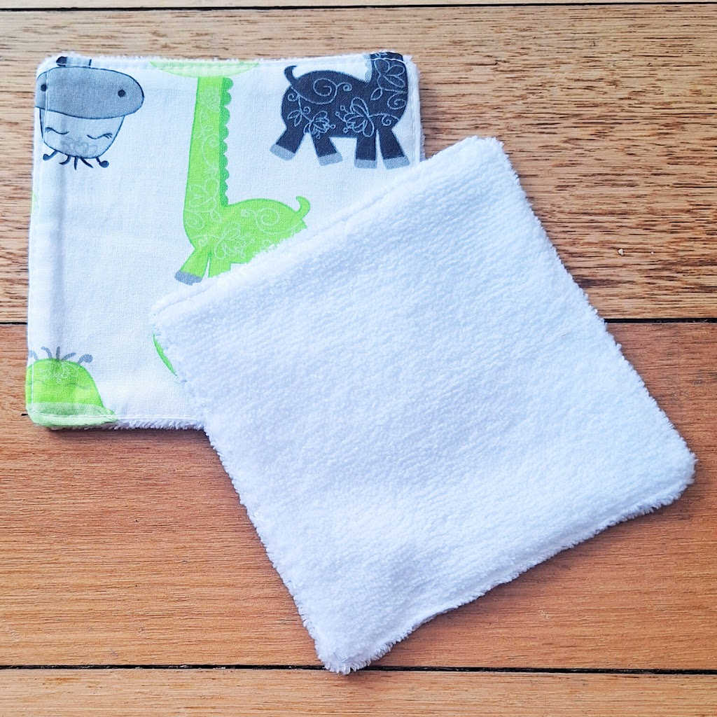 Large Size Giraffe Bib & Wash Cloth Set