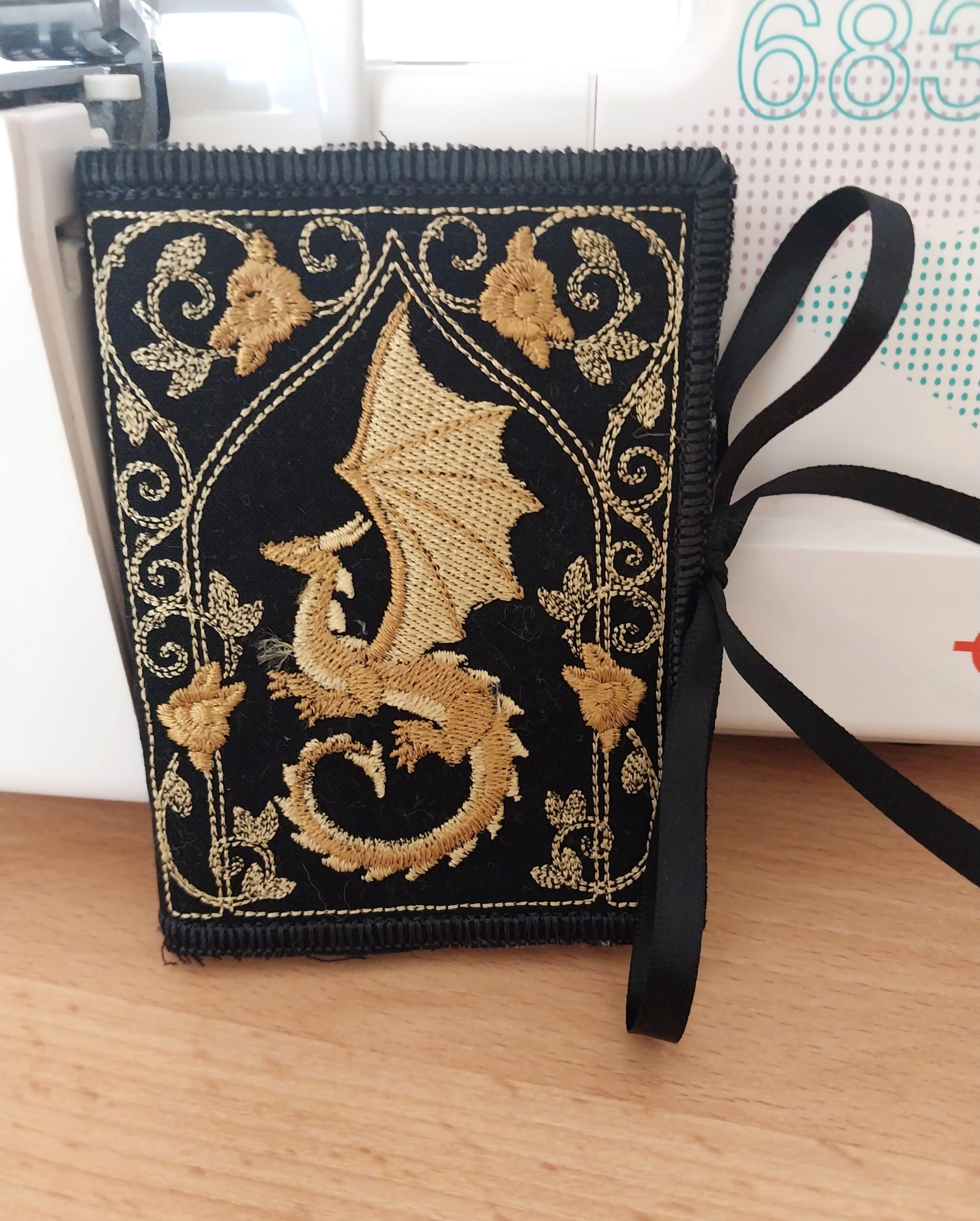 Mythos Dragon Black Needle/Backpack Pins Book