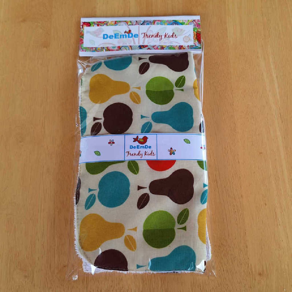 Handmade Retro Apple & Pears Bib & 2 Washcloth Set