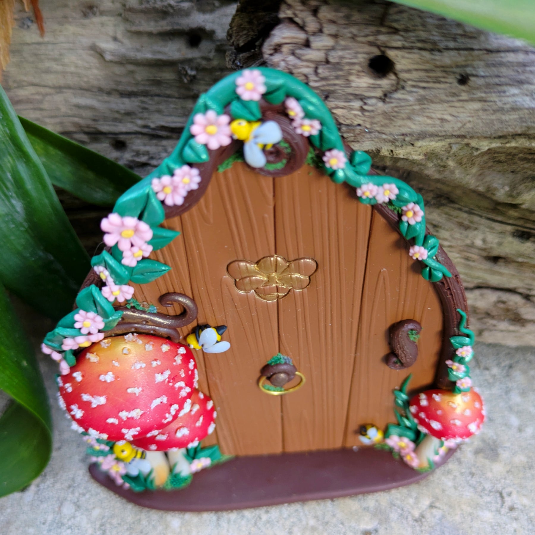 Woodland Fairy Door with Bumblebee Magic