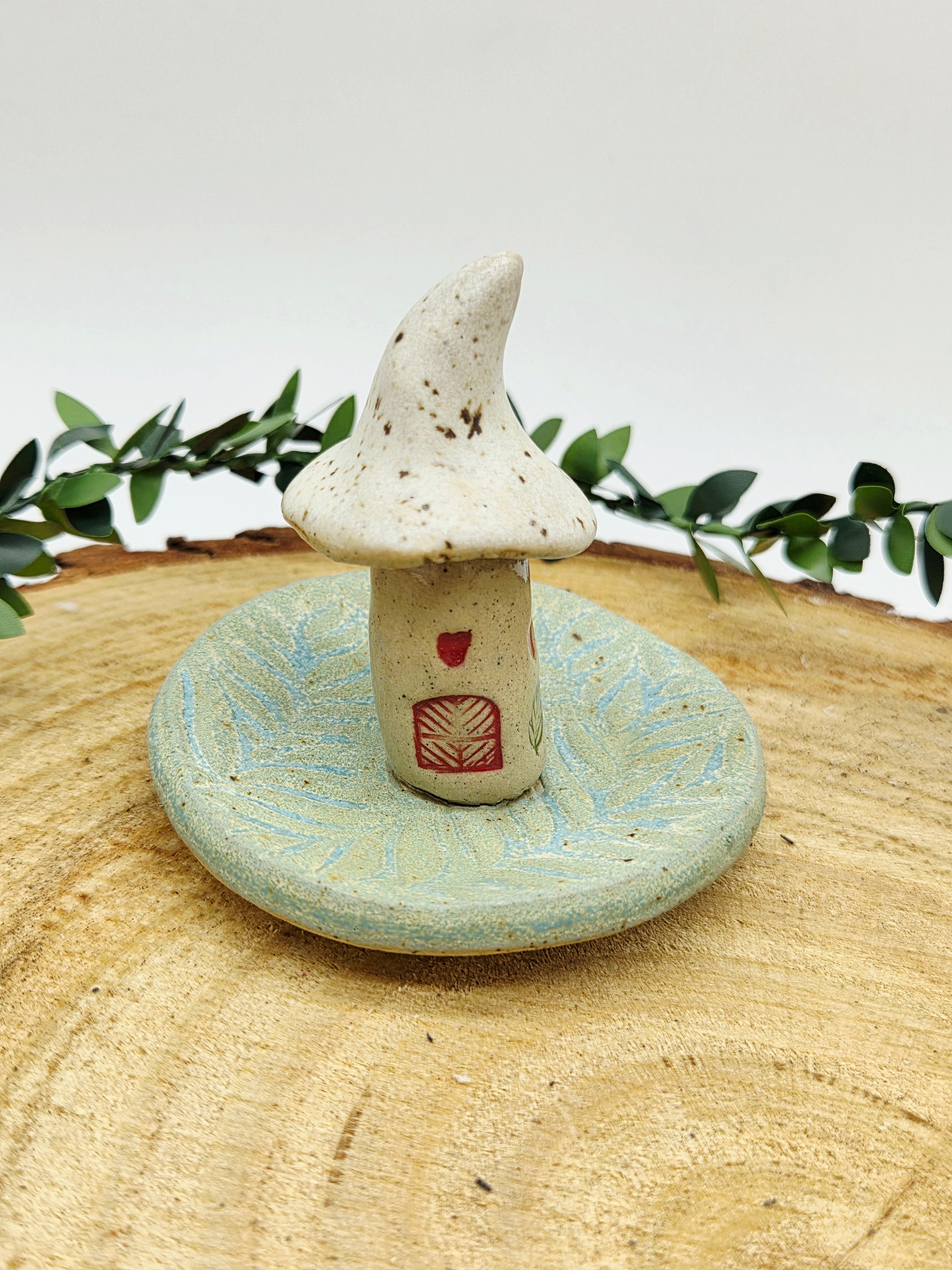 Toadstool Ring Dish Green and Speckle