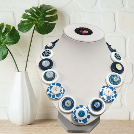 Blue bubbles necklace