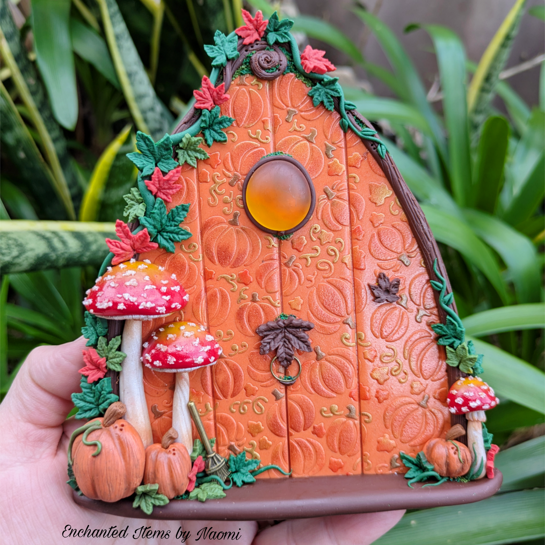 Pumpkin Harvest Fairy Door – A Little Piece of Autumn Magic!