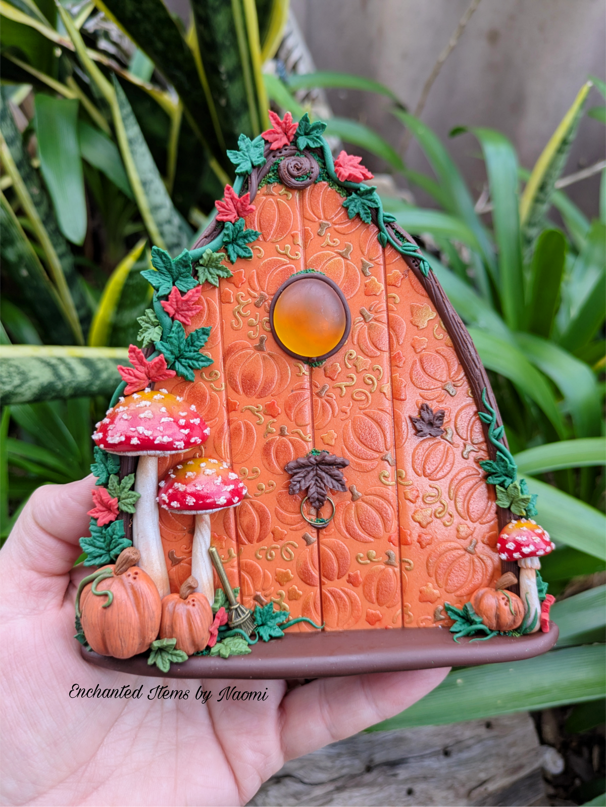 Pumpkin Harvest Fairy Door – A Little Piece of Autumn Magic!