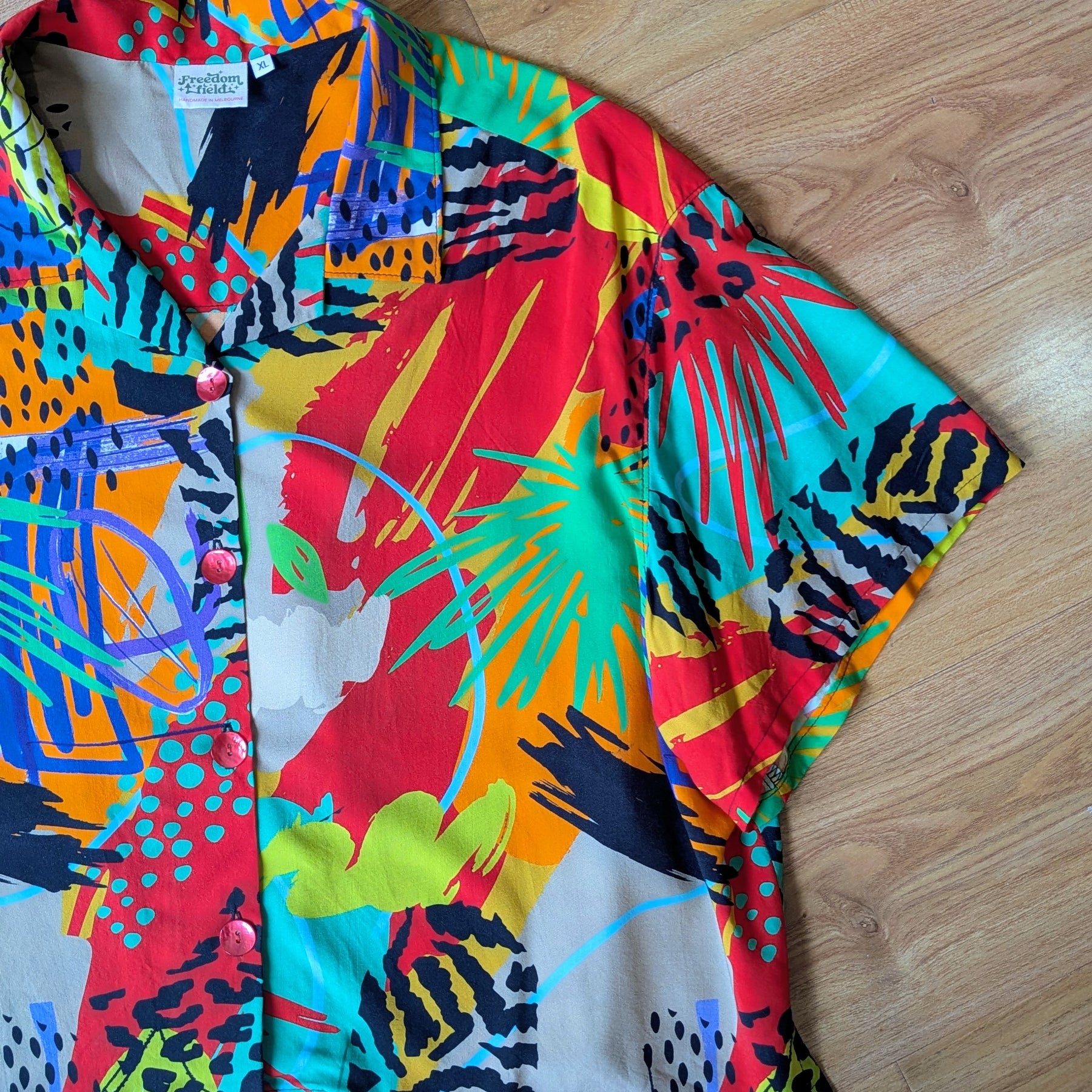 Crop Classic Cut Camp Collar Button-up Shirt Rayon (Multicolour / Size XL)