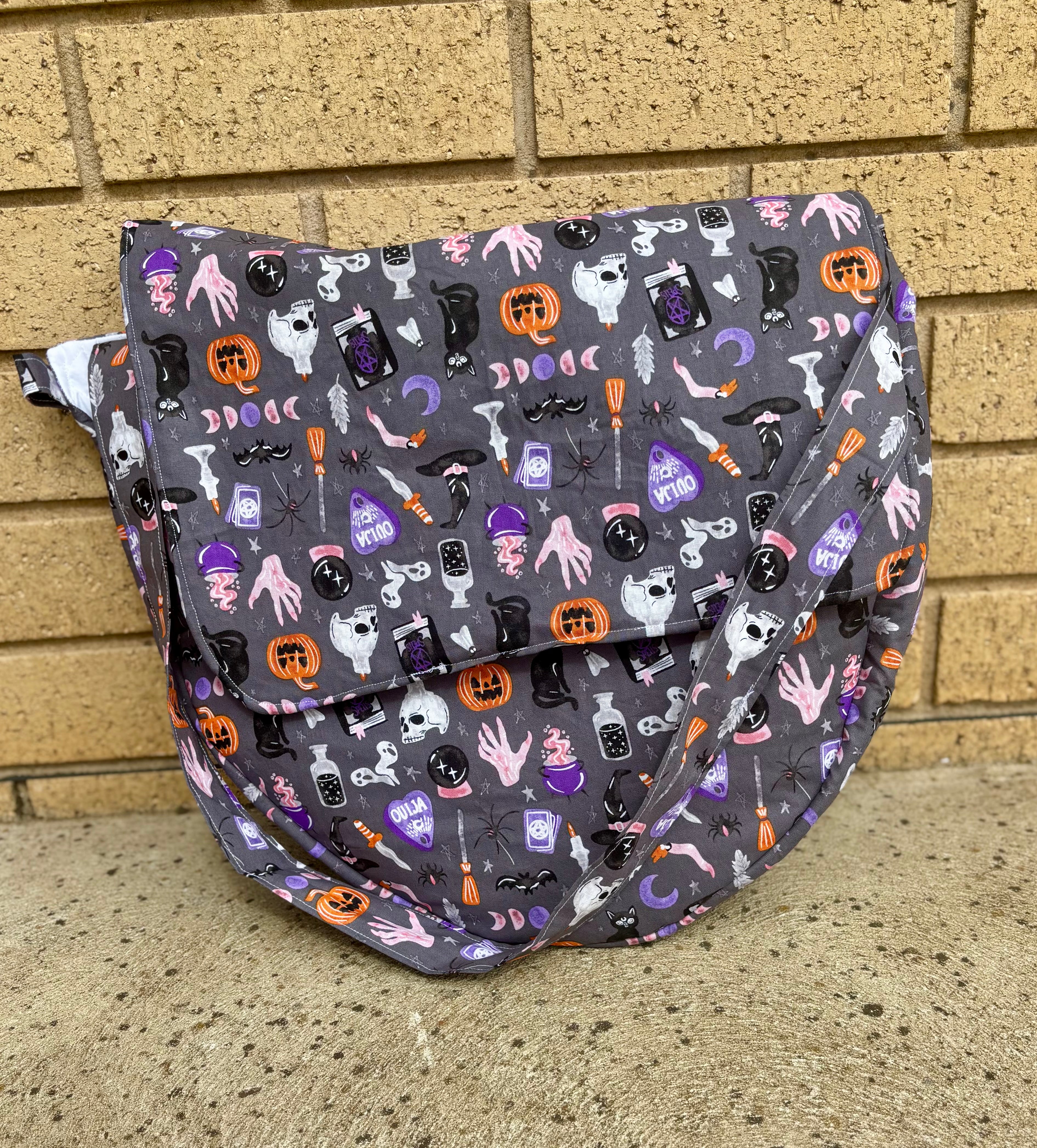 Gorgeous witchy vibe Drum Bag fits 14”-16” drums!
