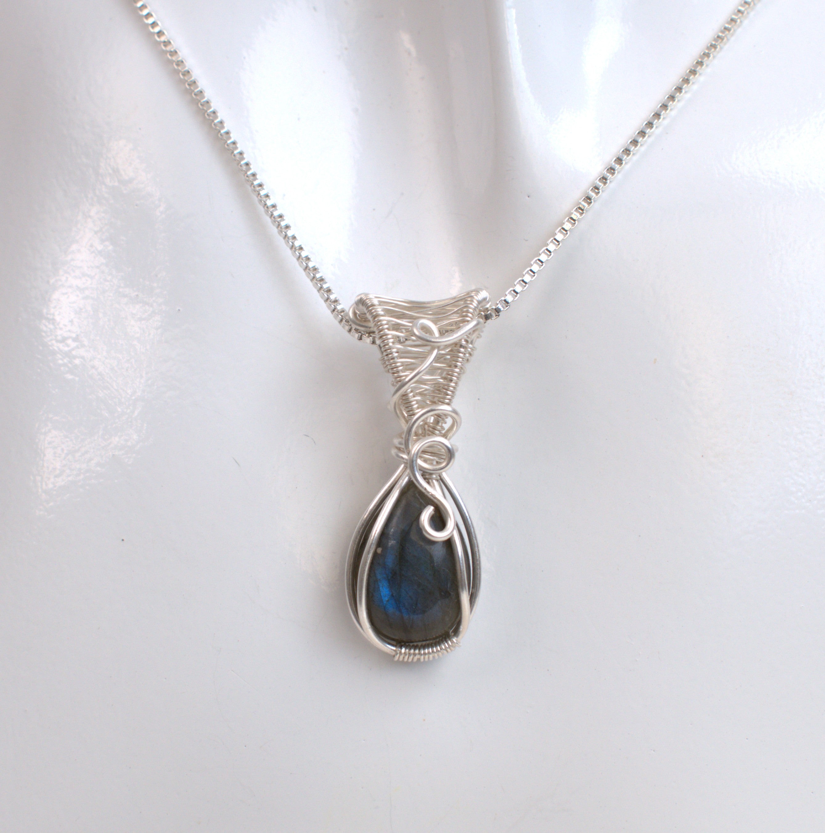 Blue Flash Labradorite Keepsake Pendant in Silver