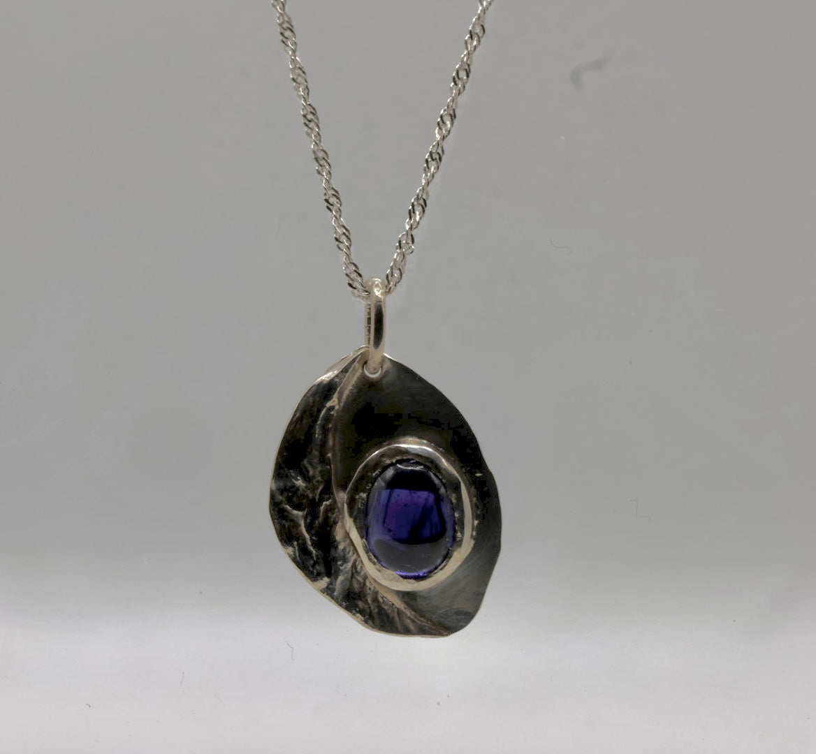 LIttle Iolite pendant in 925 Silver