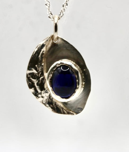 LIttle Iolite pendant in 925 Silver
