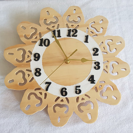 Clock 8: A gift that the whole family will enjoy.