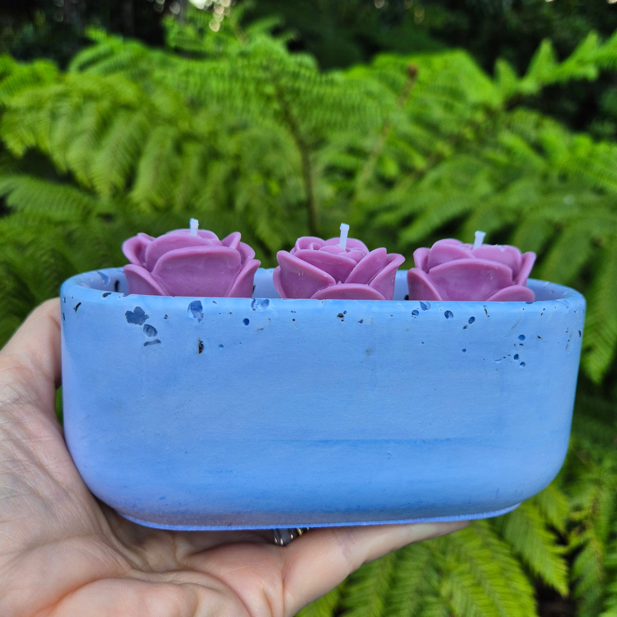 Pale blue concrete bowl candle with quartz stones and roses