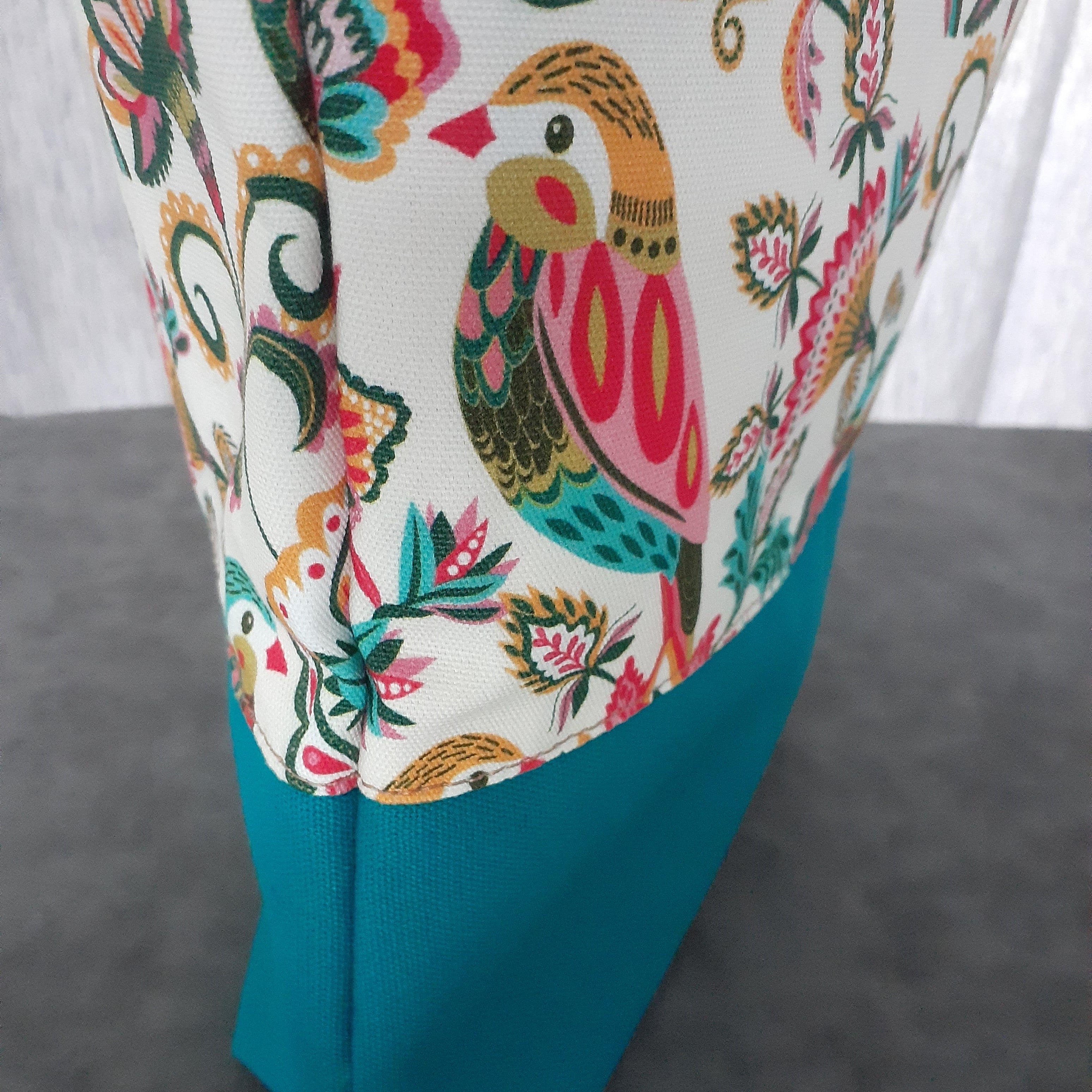 Regal Birds - Medium Sized Tote Bag