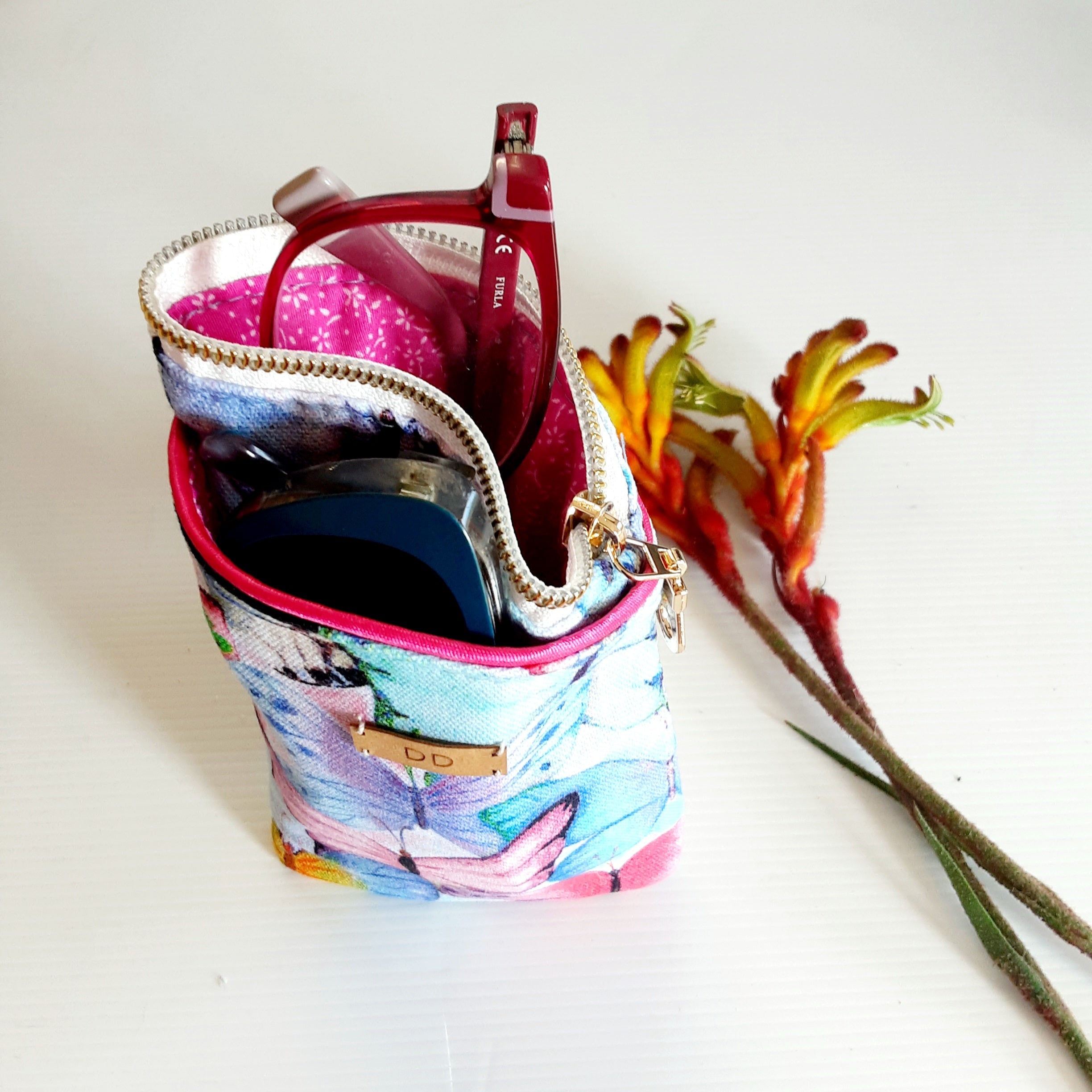 Double pocket eyeglass/sunglass case.