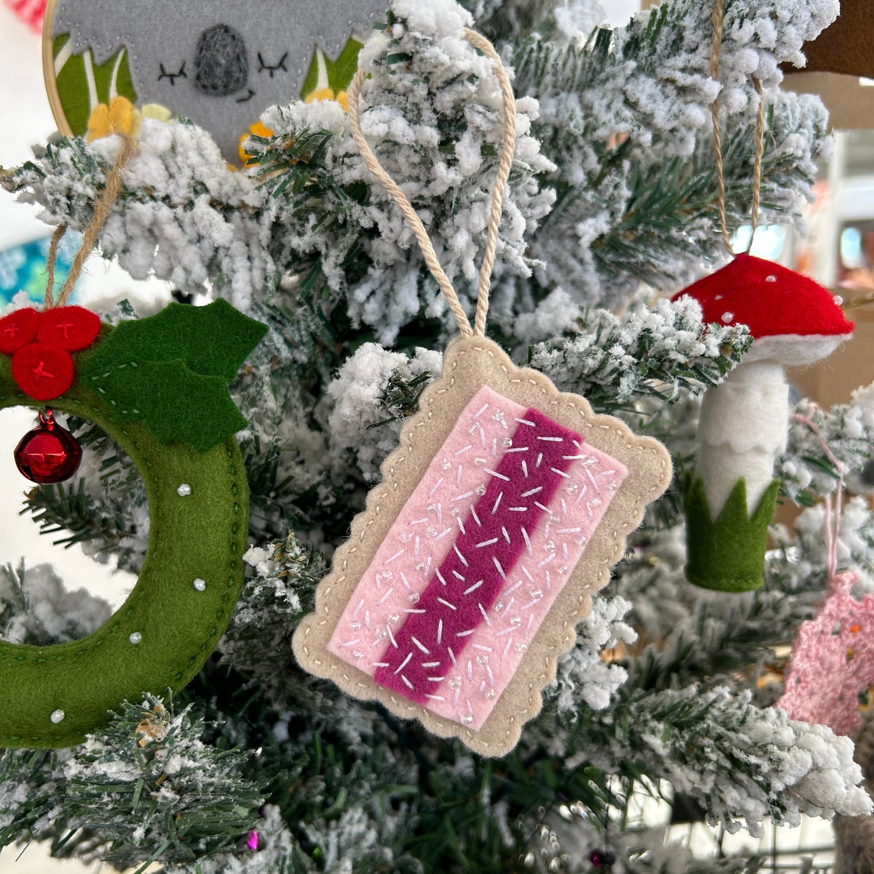 Iced Vovo biscuit Christmas decoration, ornament