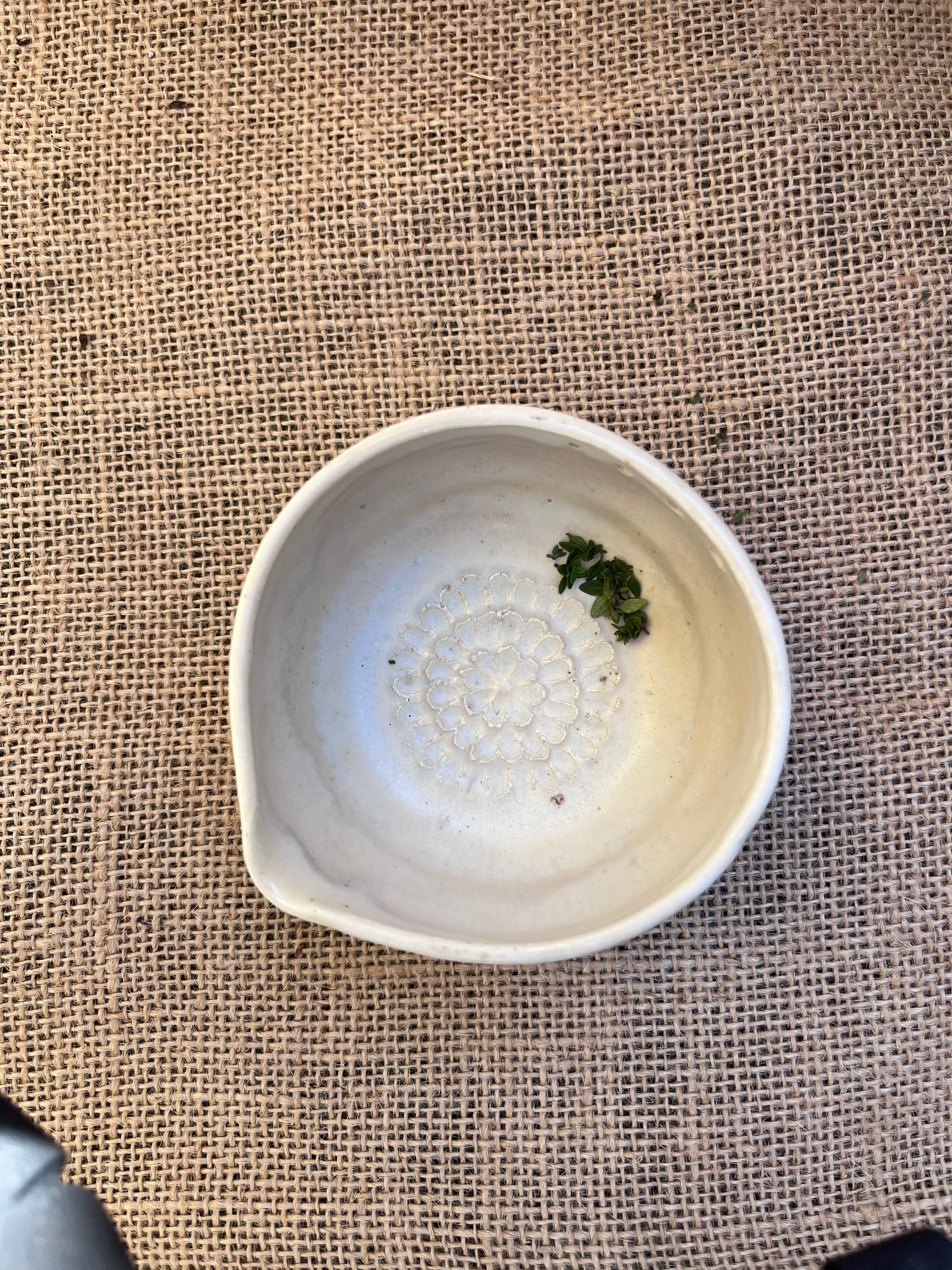 White Ceramic Grater Bowl with Cleaning Brush