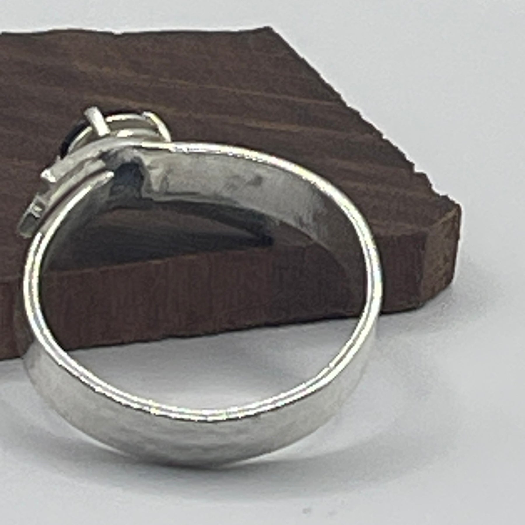Sterling silver textured ring, bow with blue sapphire