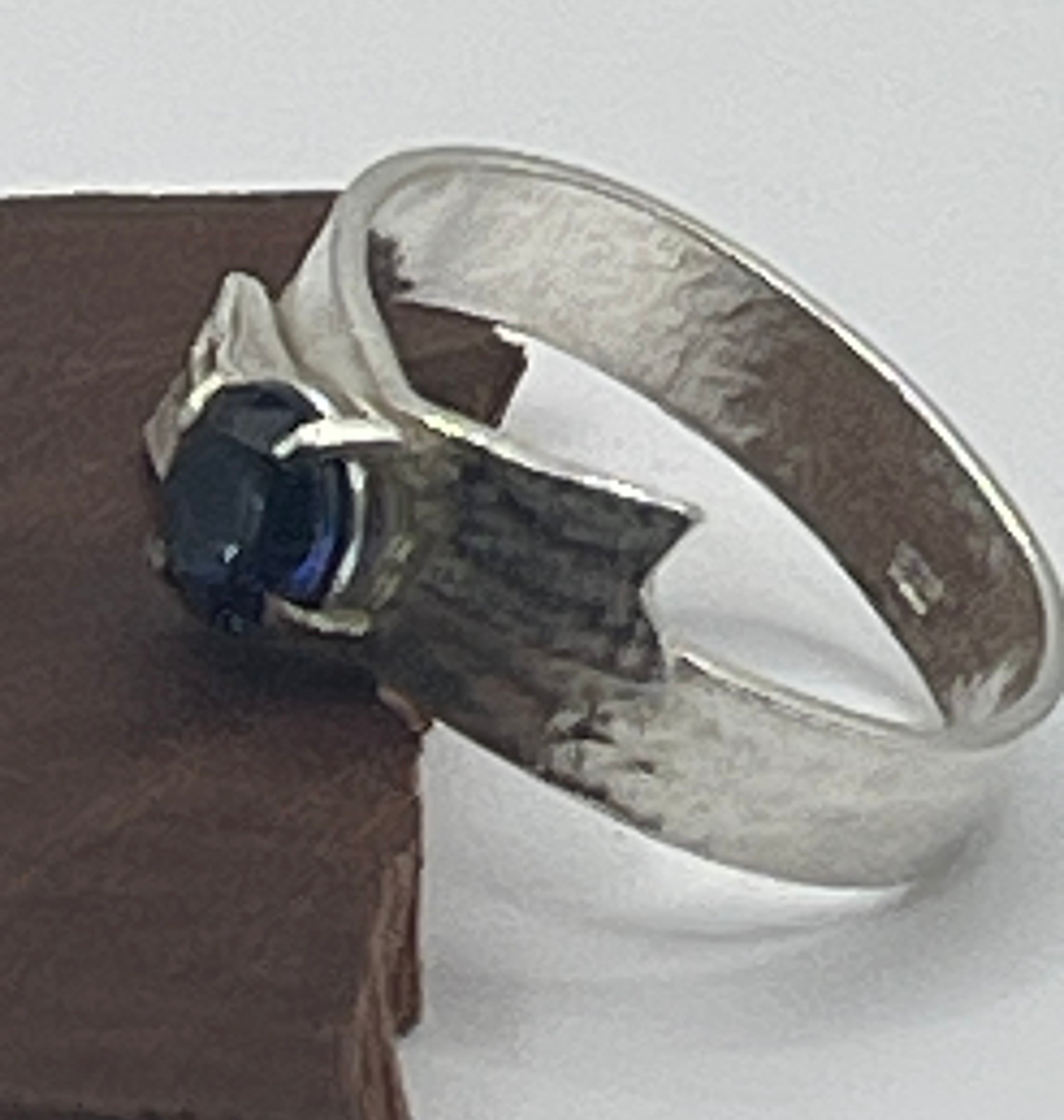 Sterling silver textured ring, bow with blue sapphire