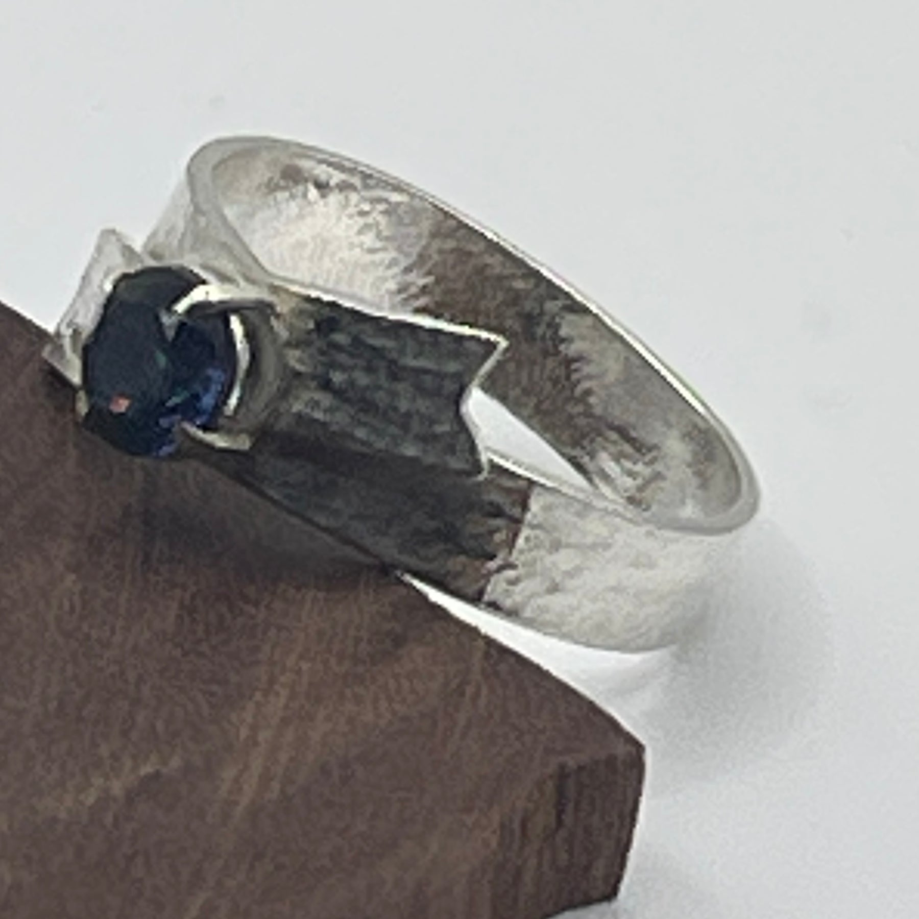 Sterling silver textured ring, bow with blue sapphire