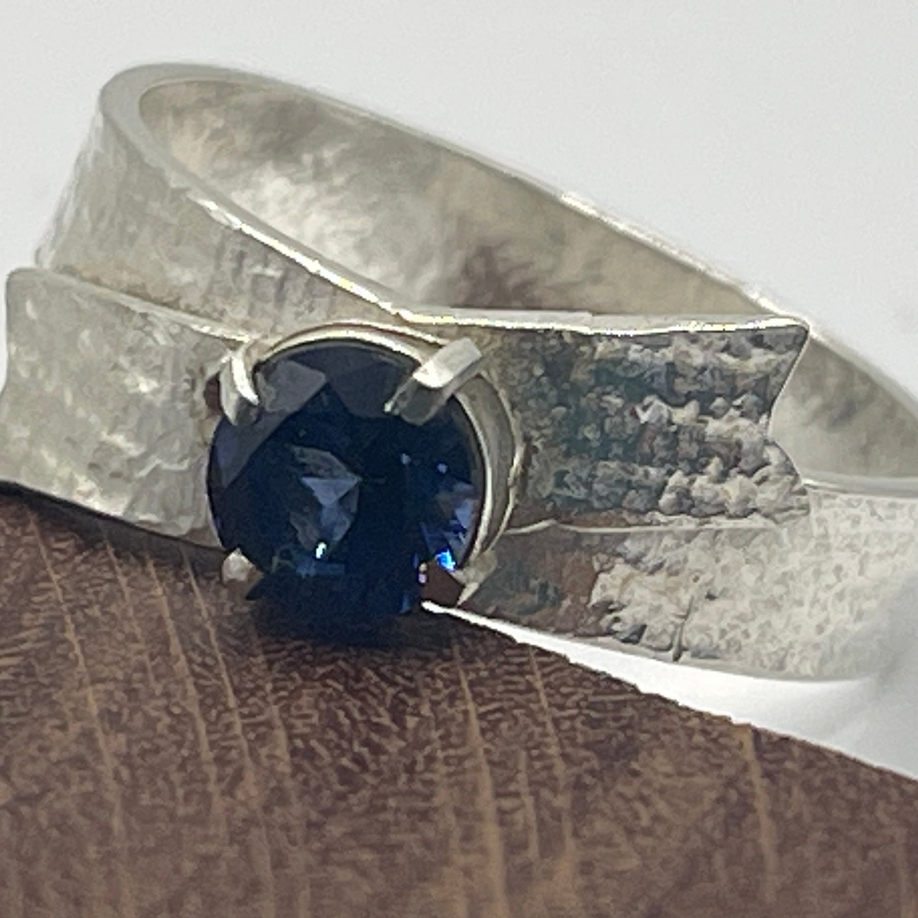 Sterling silver textured ring, bow with blue sapphire