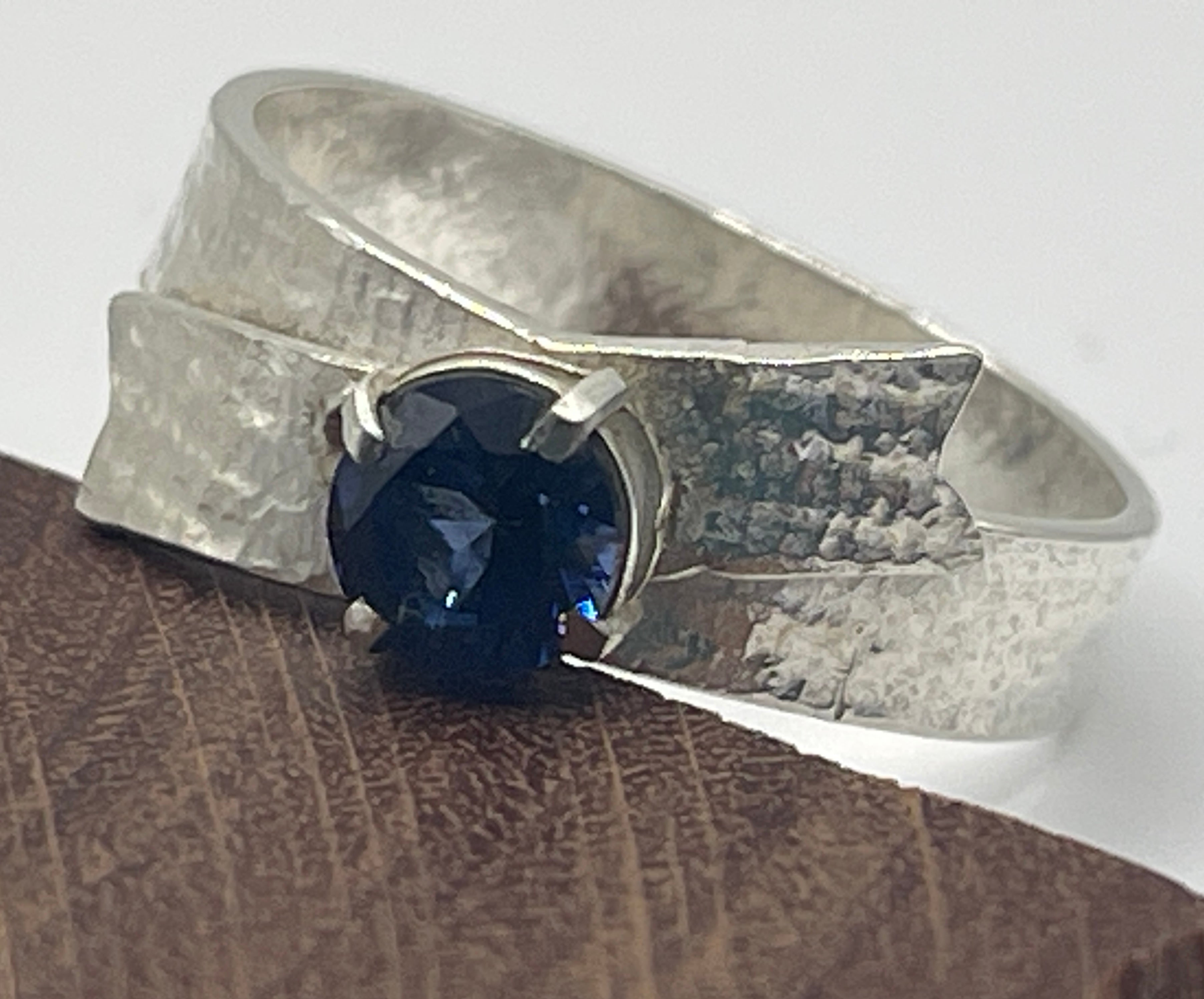 Sterling silver textured ring, bow with blue sapphire