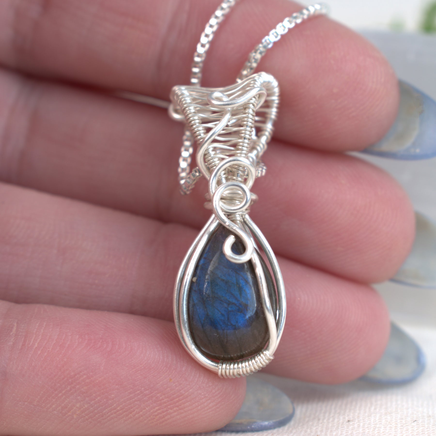Blue Flash Labradorite Keepsake Pendant in Silver