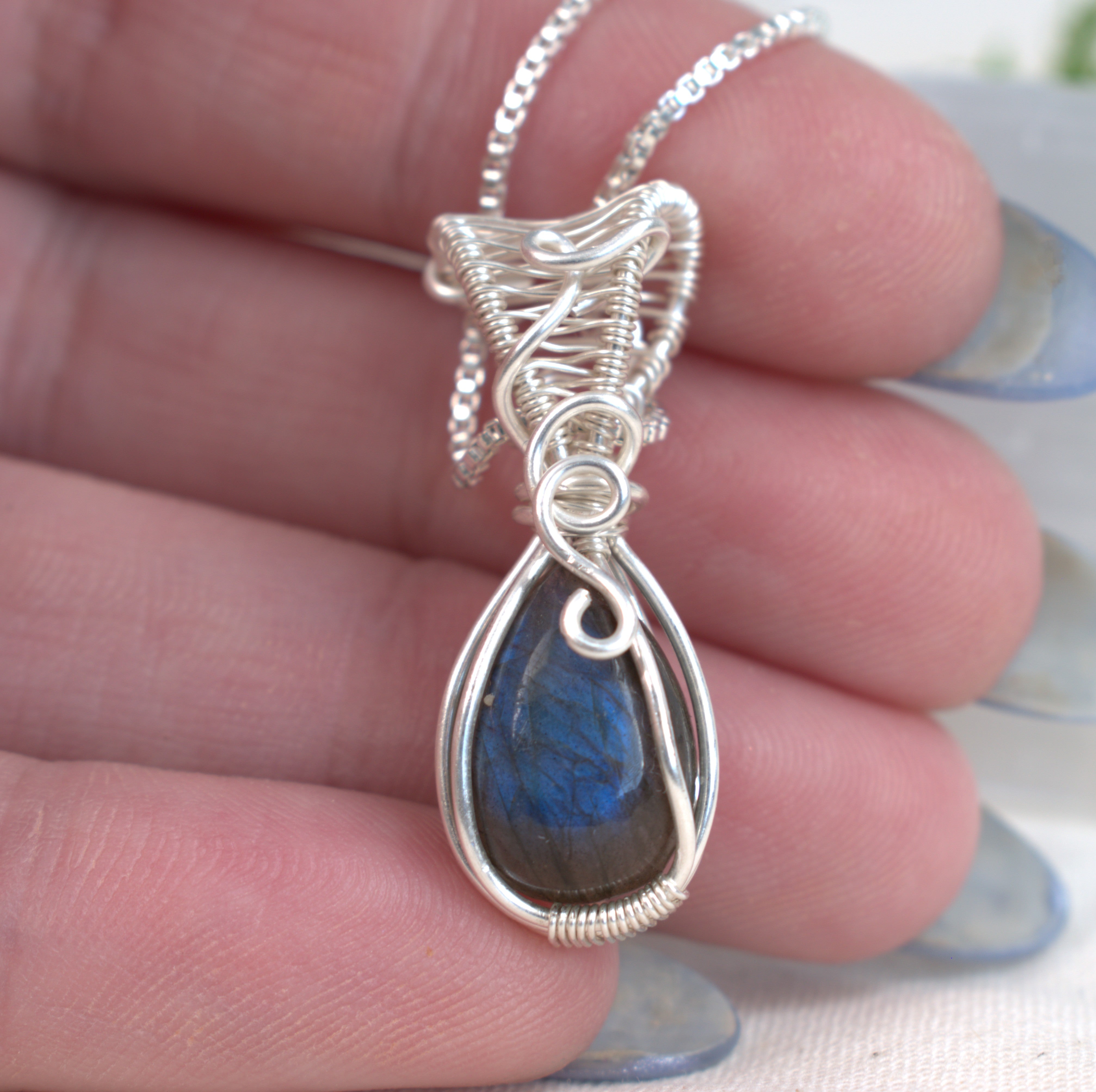 Blue Flash Labradorite Keepsake Pendant in Silver