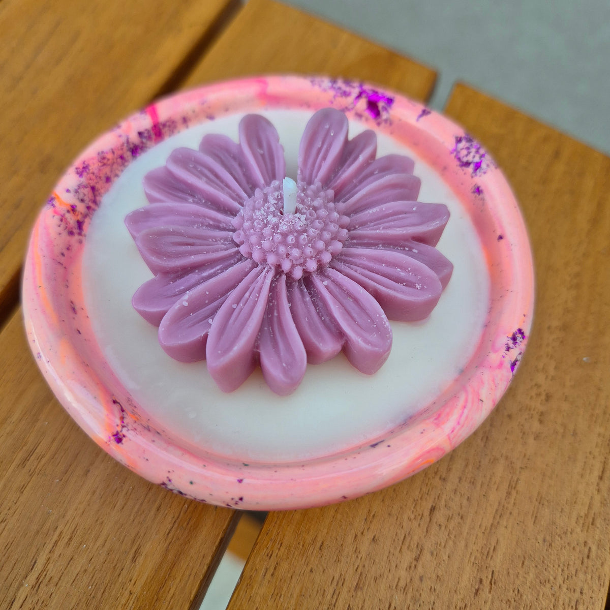 Concrete organic shaped bowl candle with gardenia and rose
