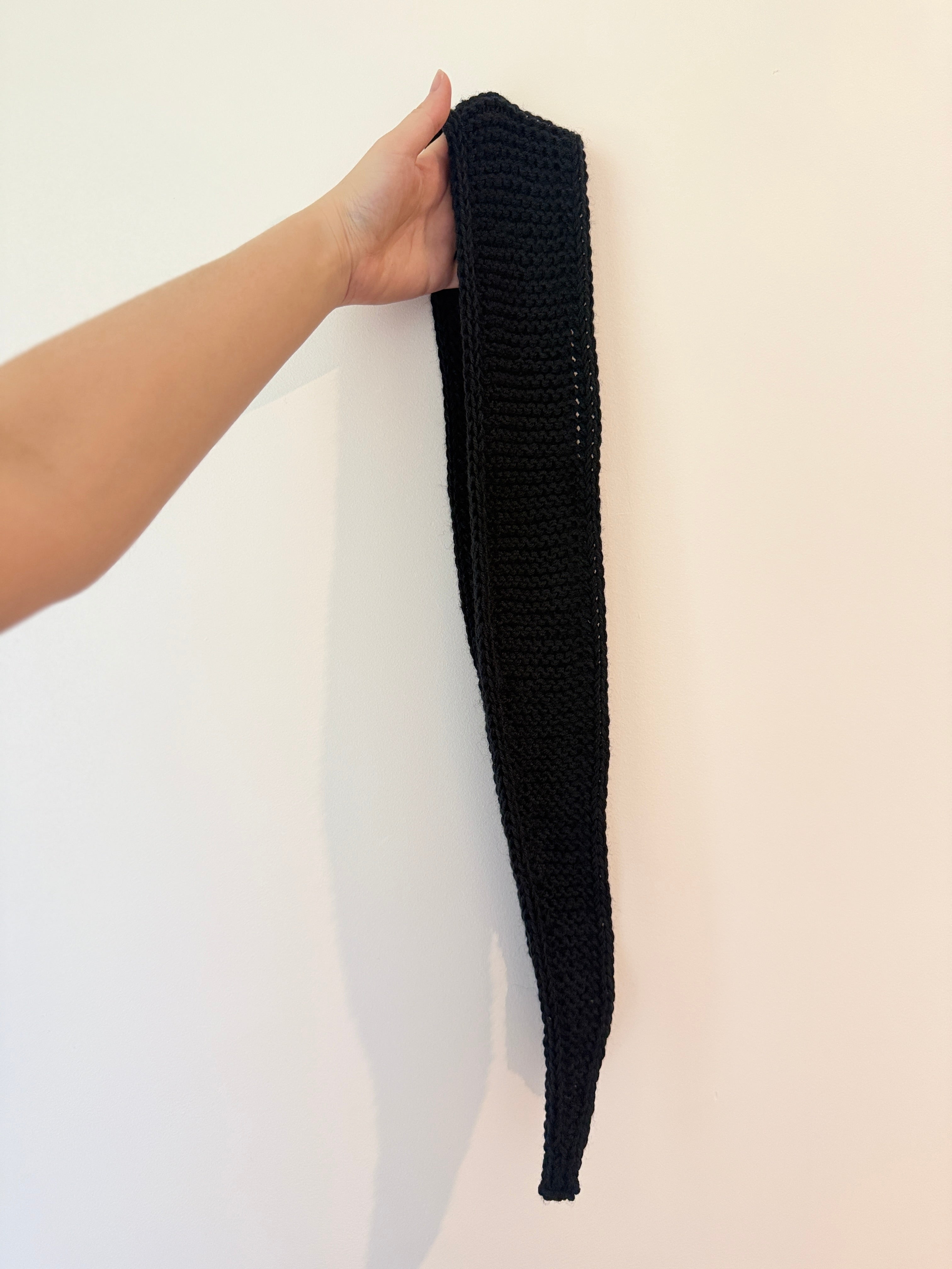 Knitted sophie scarf in black