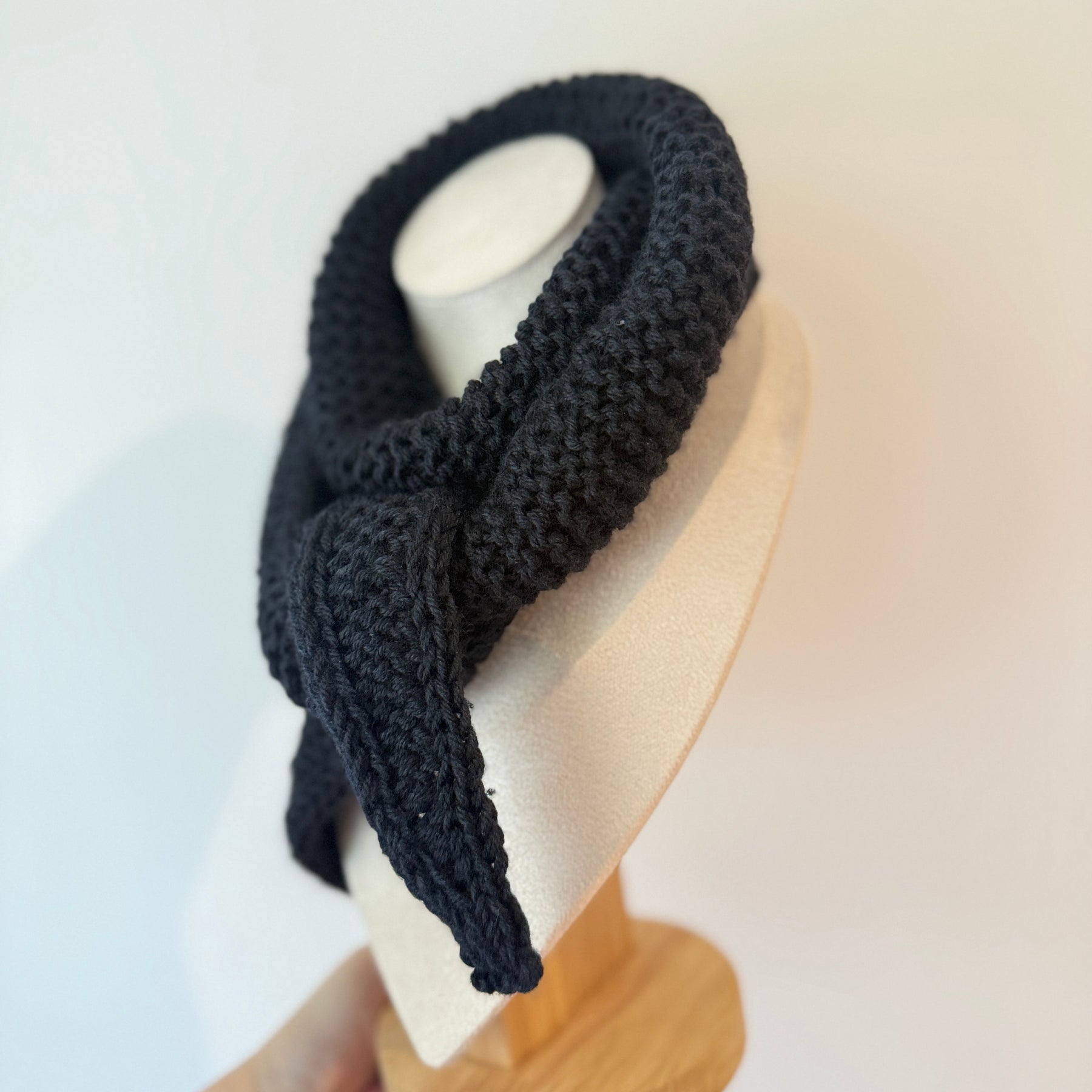 Knitted sophie scarf in black