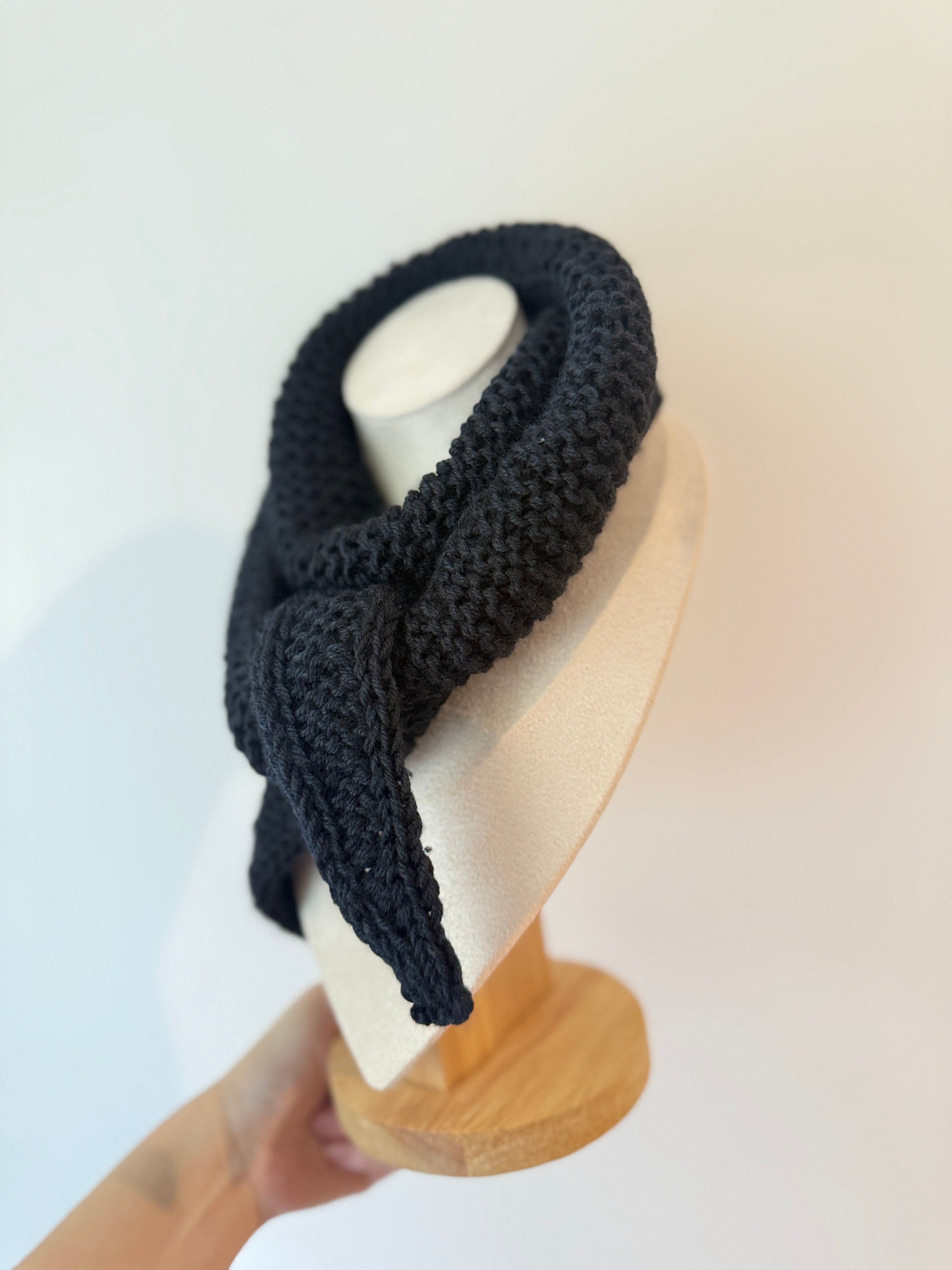 Knitted sophie scarf in black