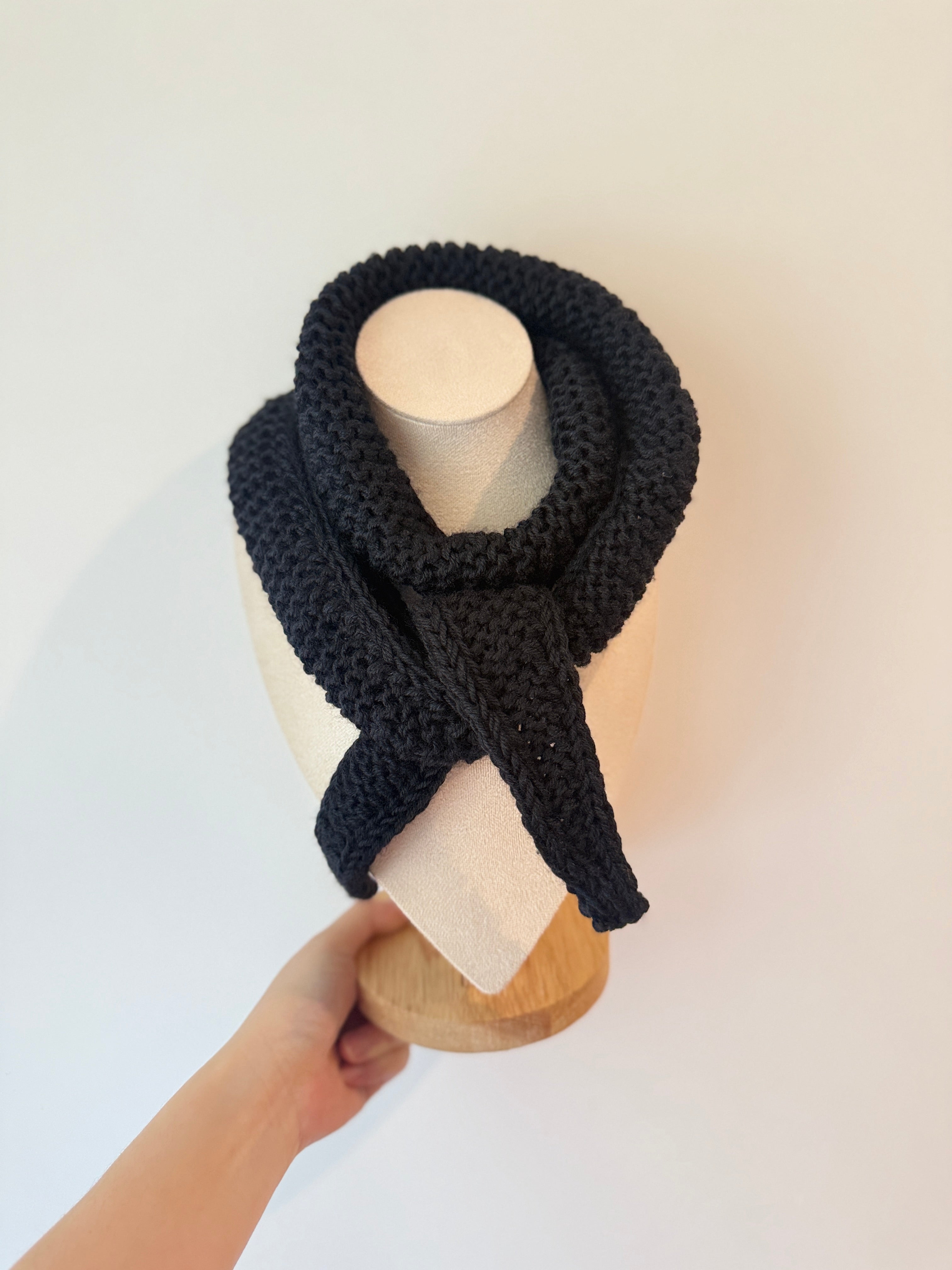 Knitted sophie scarf in black