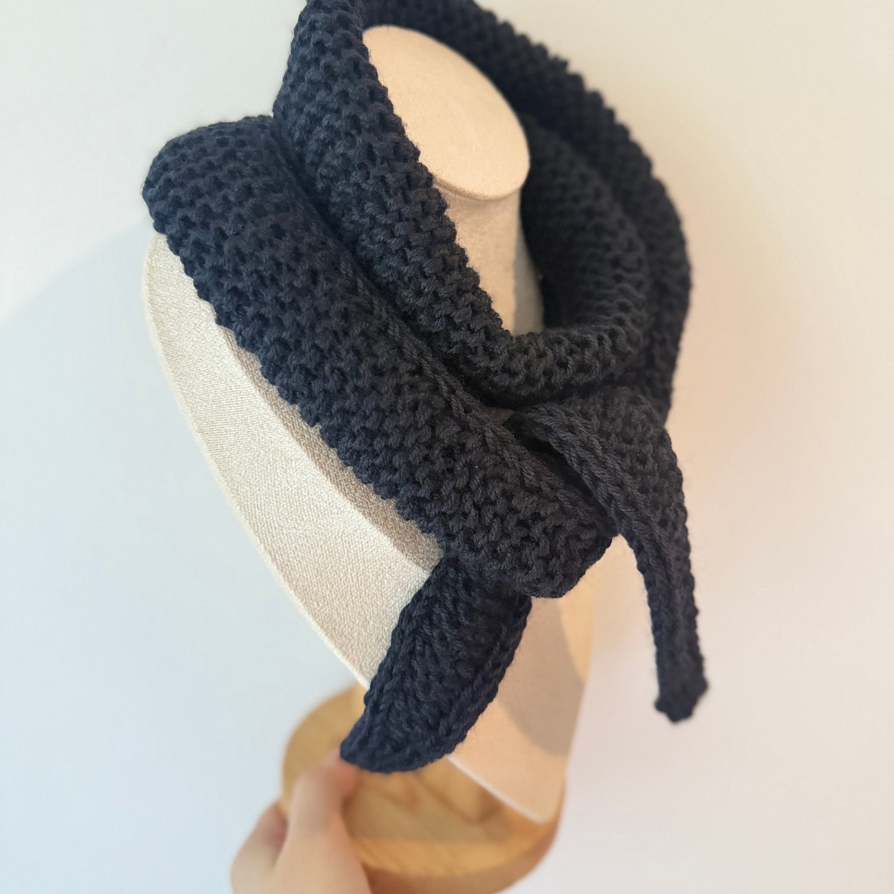 Knitted sophie scarf in black
