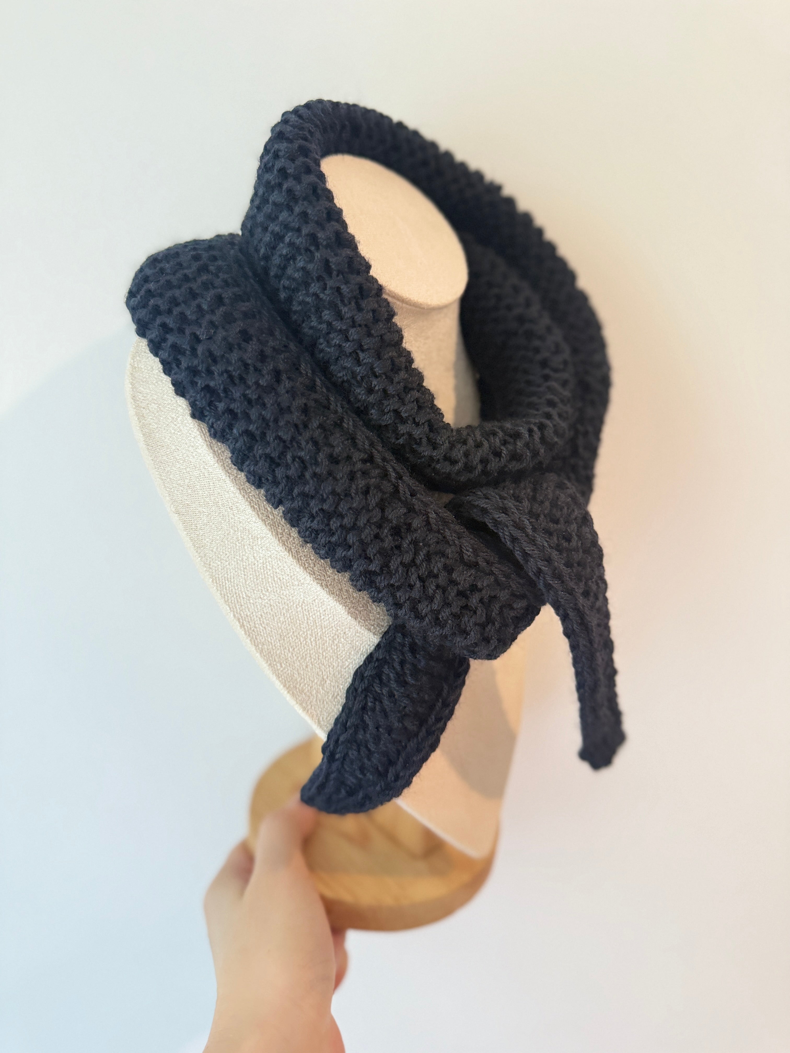 Knitted sophie scarf in black