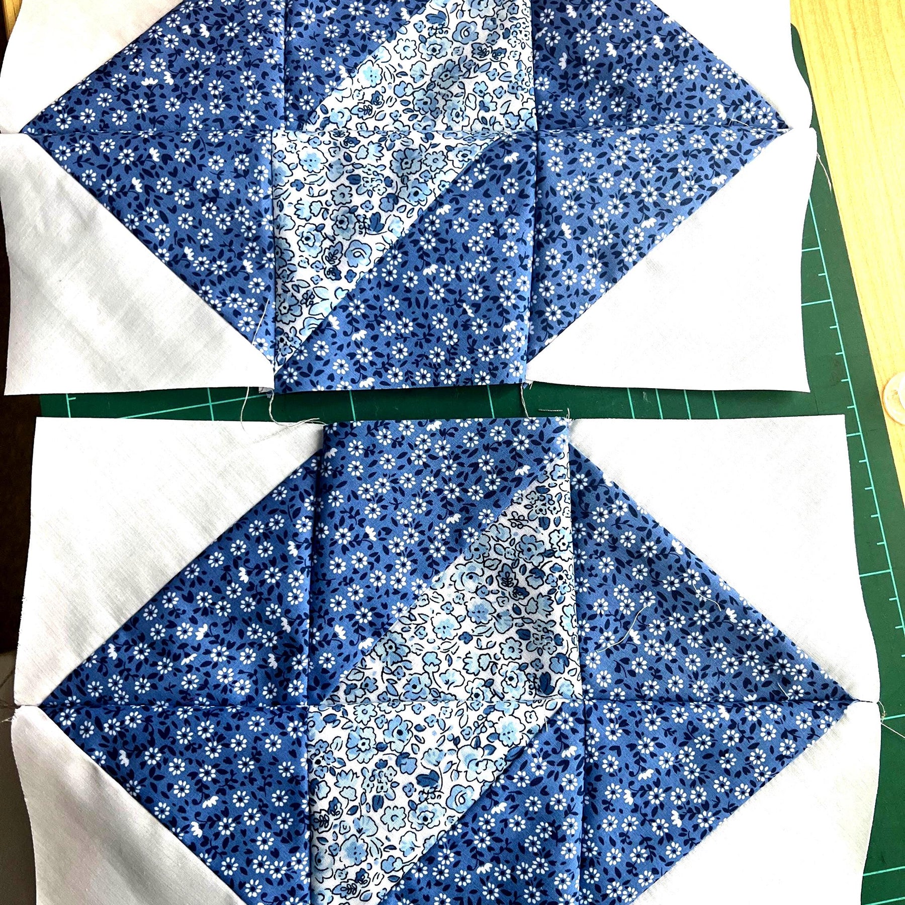 Twisted Pole Table Runner Pattern, Beginner-Friendly Quilt (Digital PDF)
