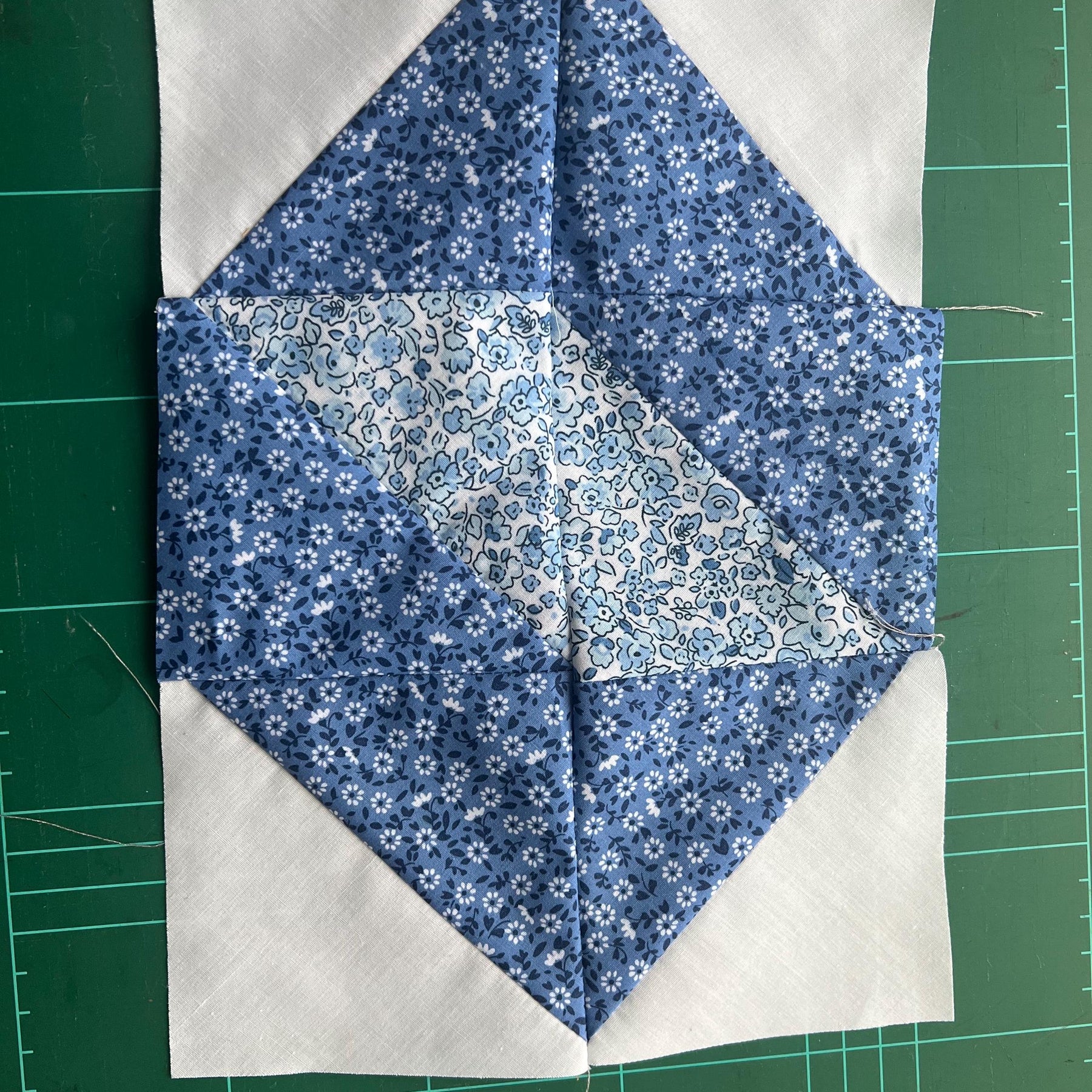 Twisted Pole Table Runner Pattern, Beginner-Friendly Quilt (Digital PDF)