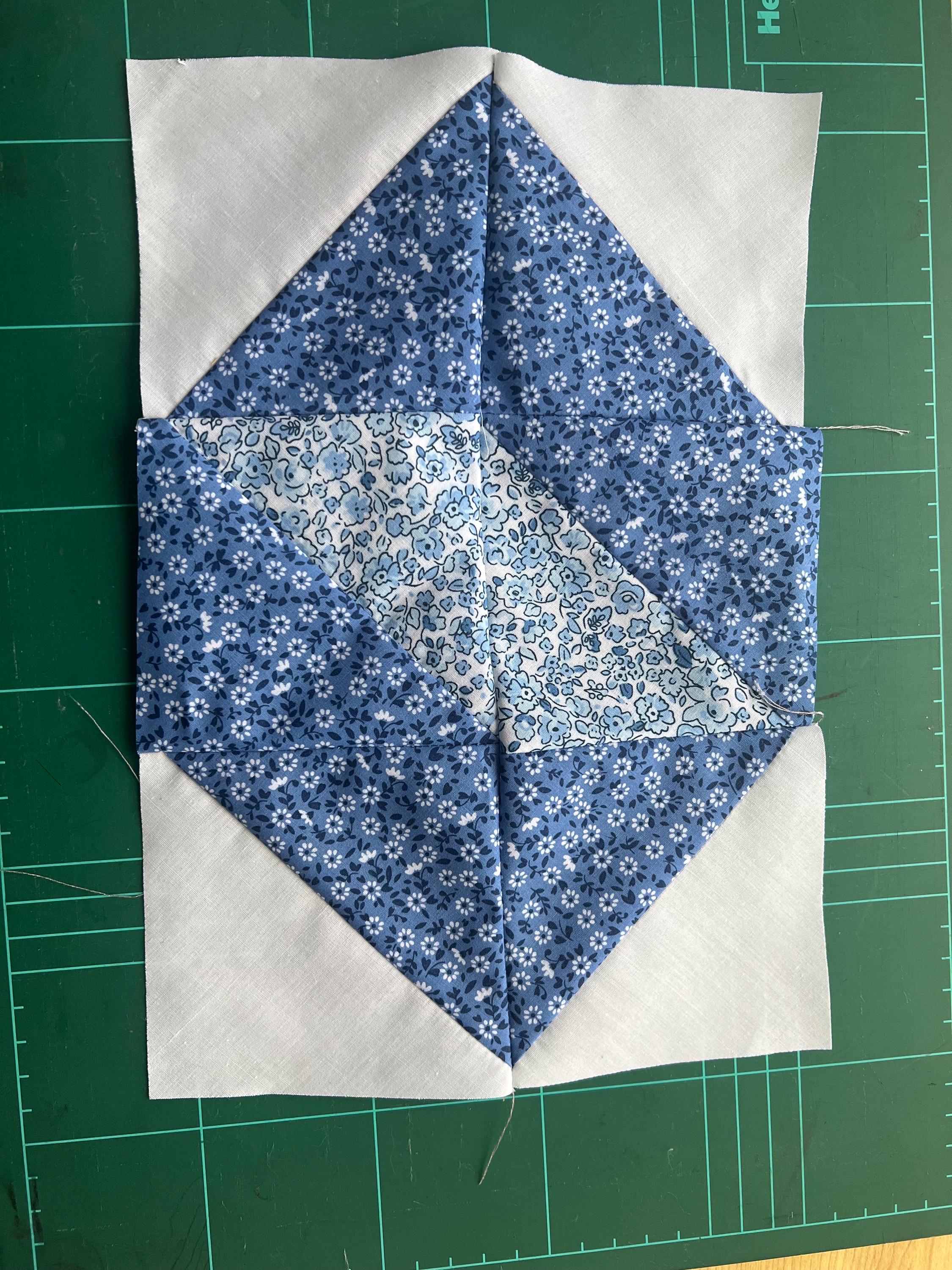 Twisted Pole Table Runner Pattern, Beginner-Friendly Quilt (Digital PDF)