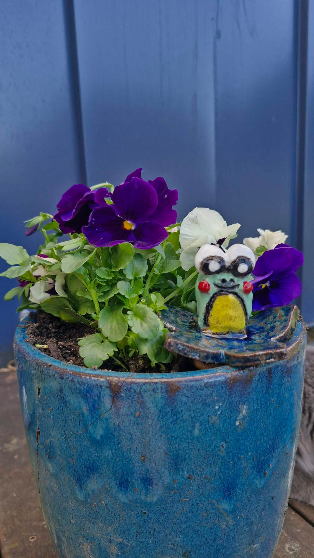 Frog on Flower Small Sculpture