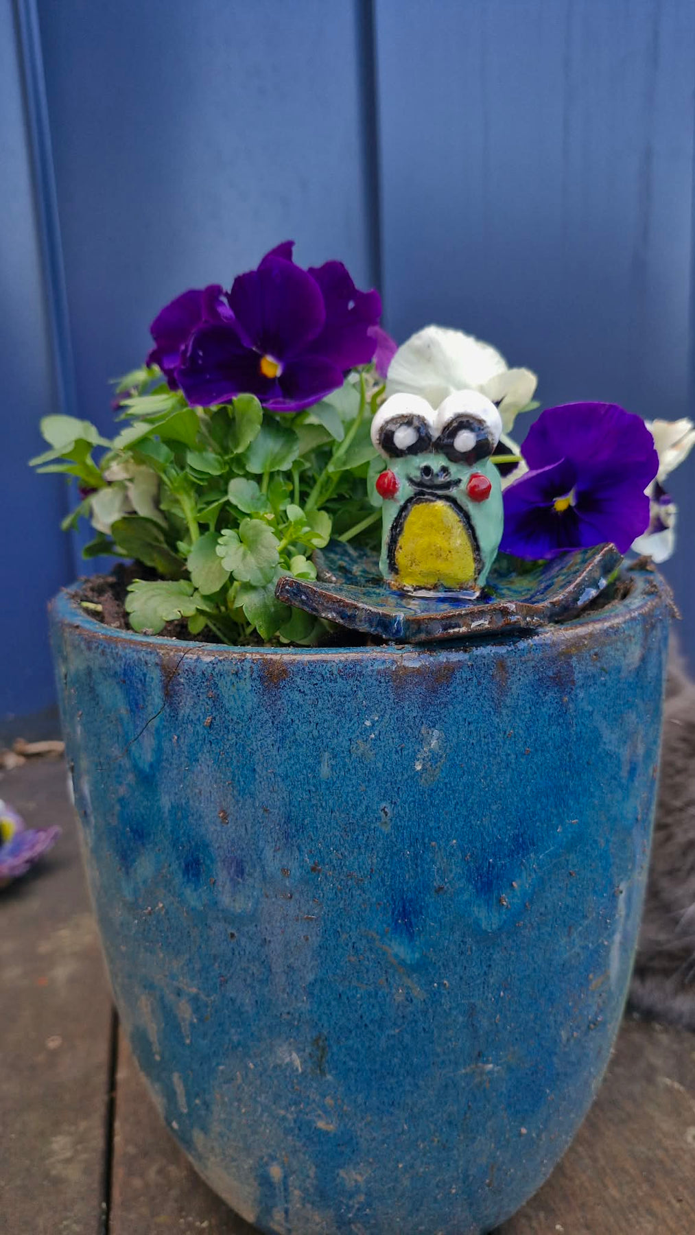 Frog on Flower Small Sculpture