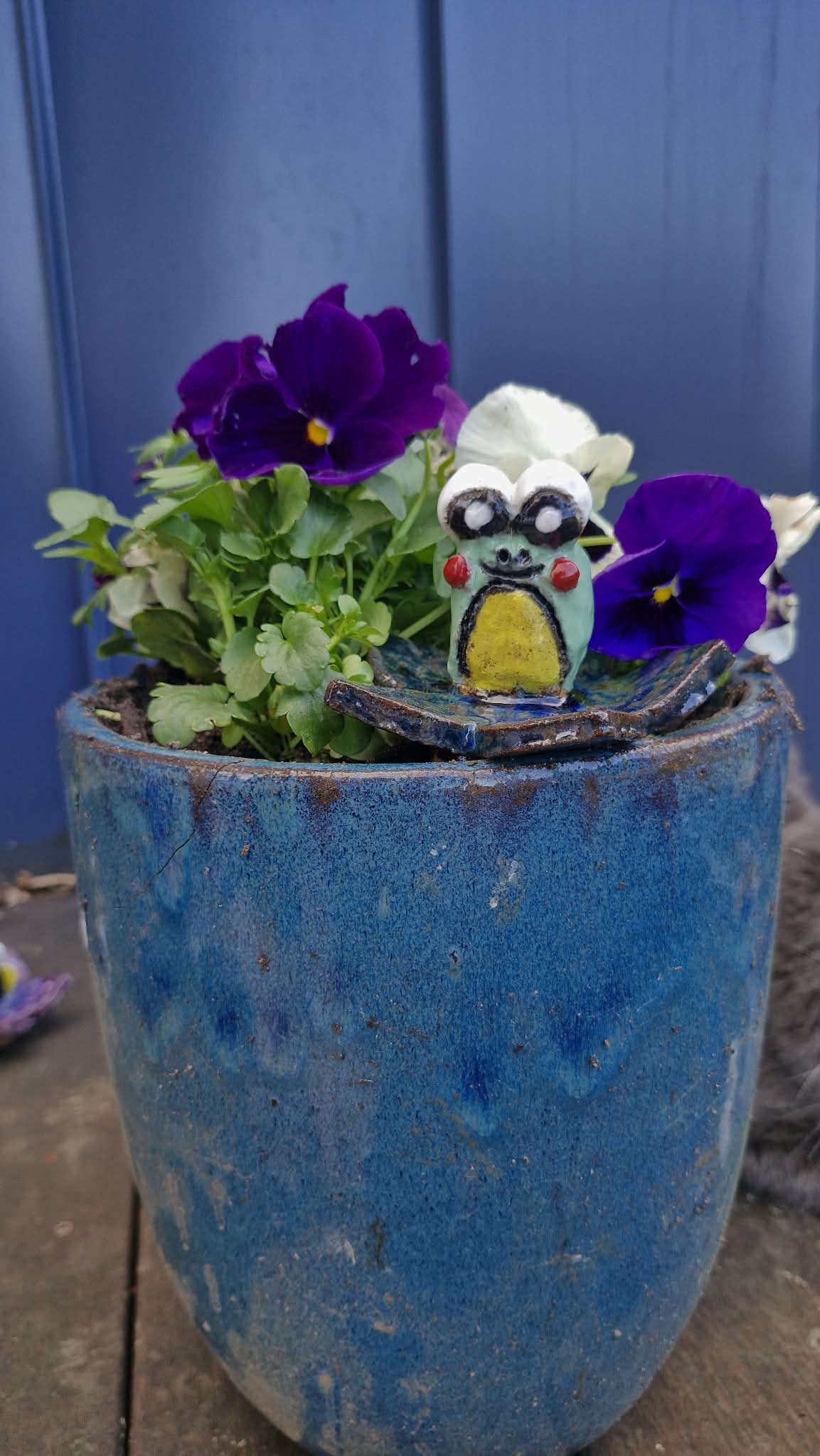 Frog on Flower Small Sculpture