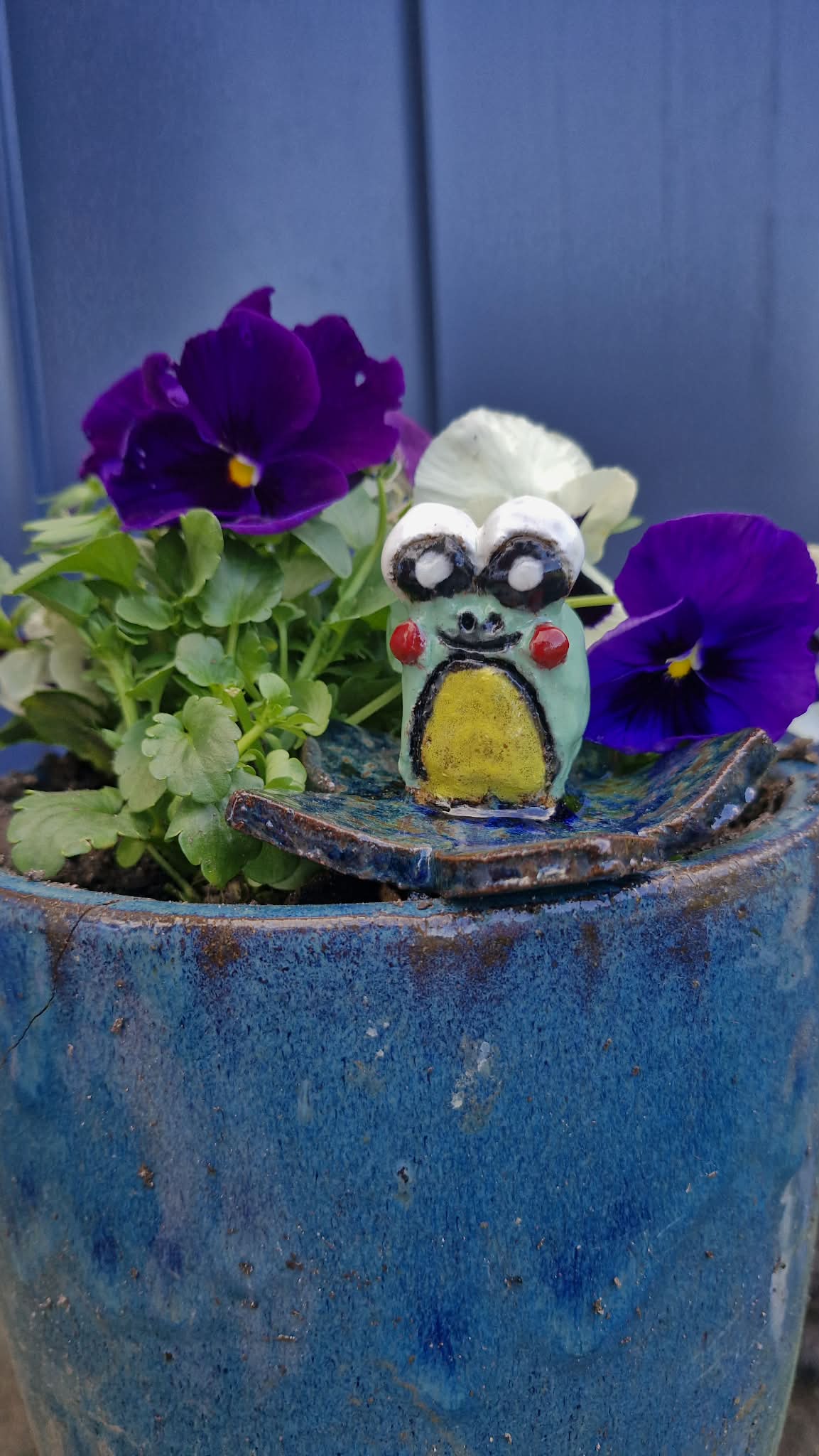 Frog on Flower Small Sculpture