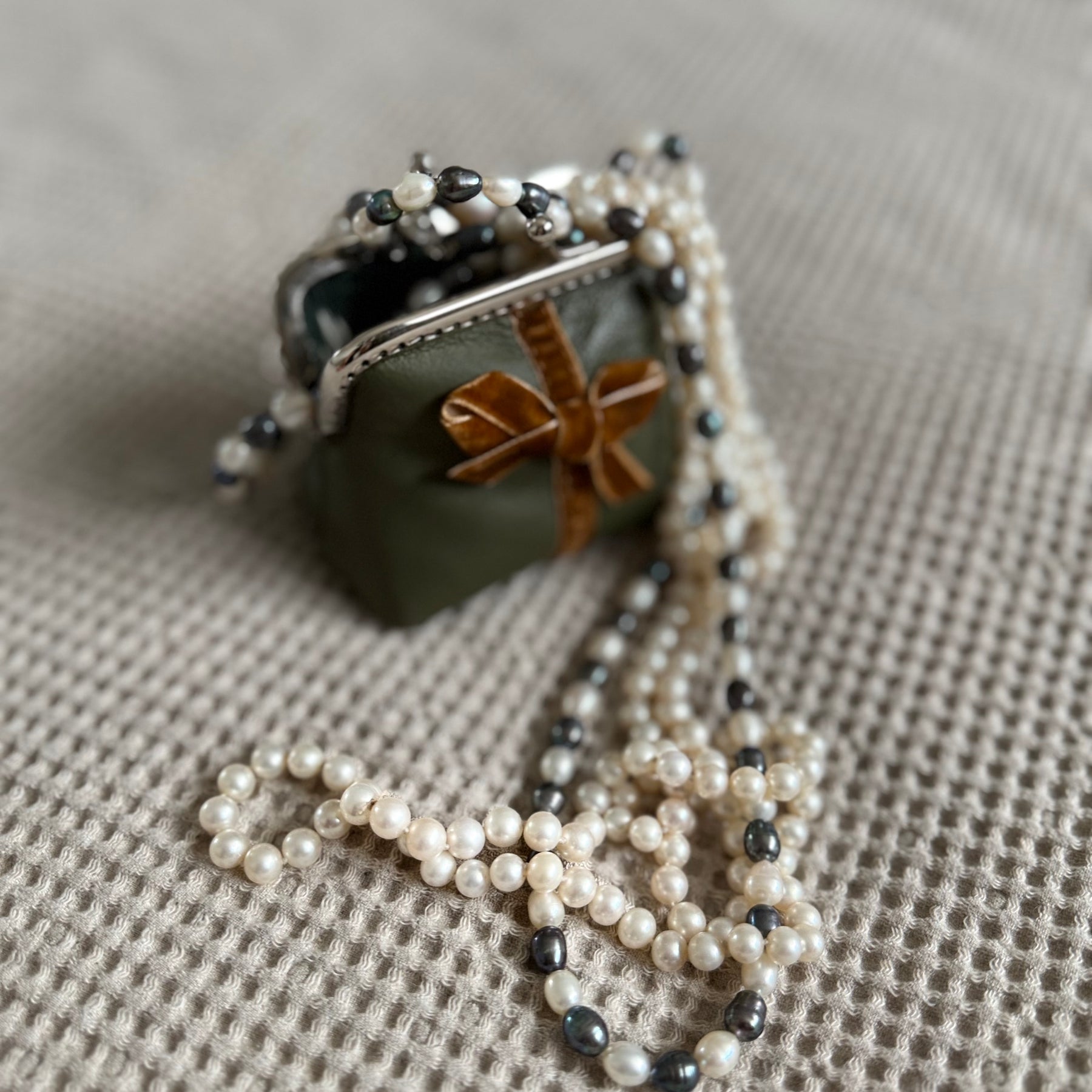 Coin purse with bow accent