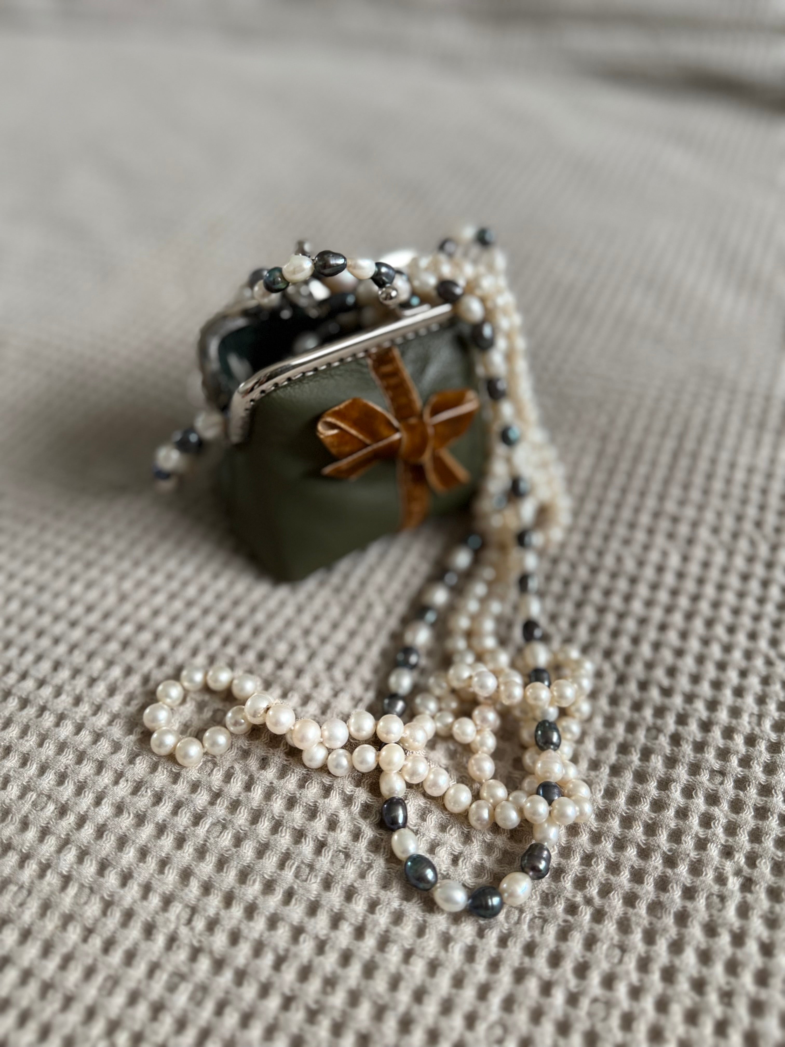 Coin purse with bow accent