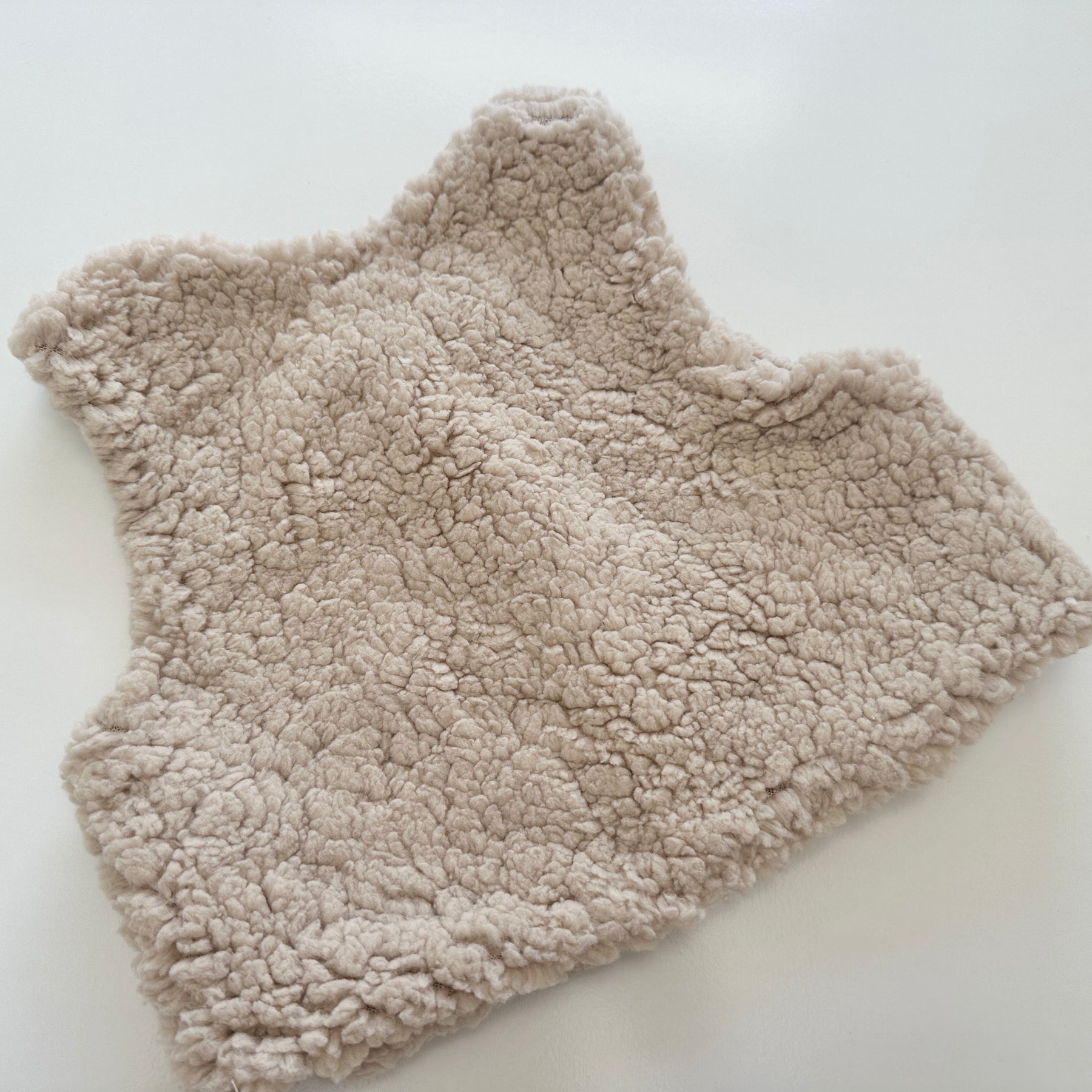 Sherpa vest in fawn
