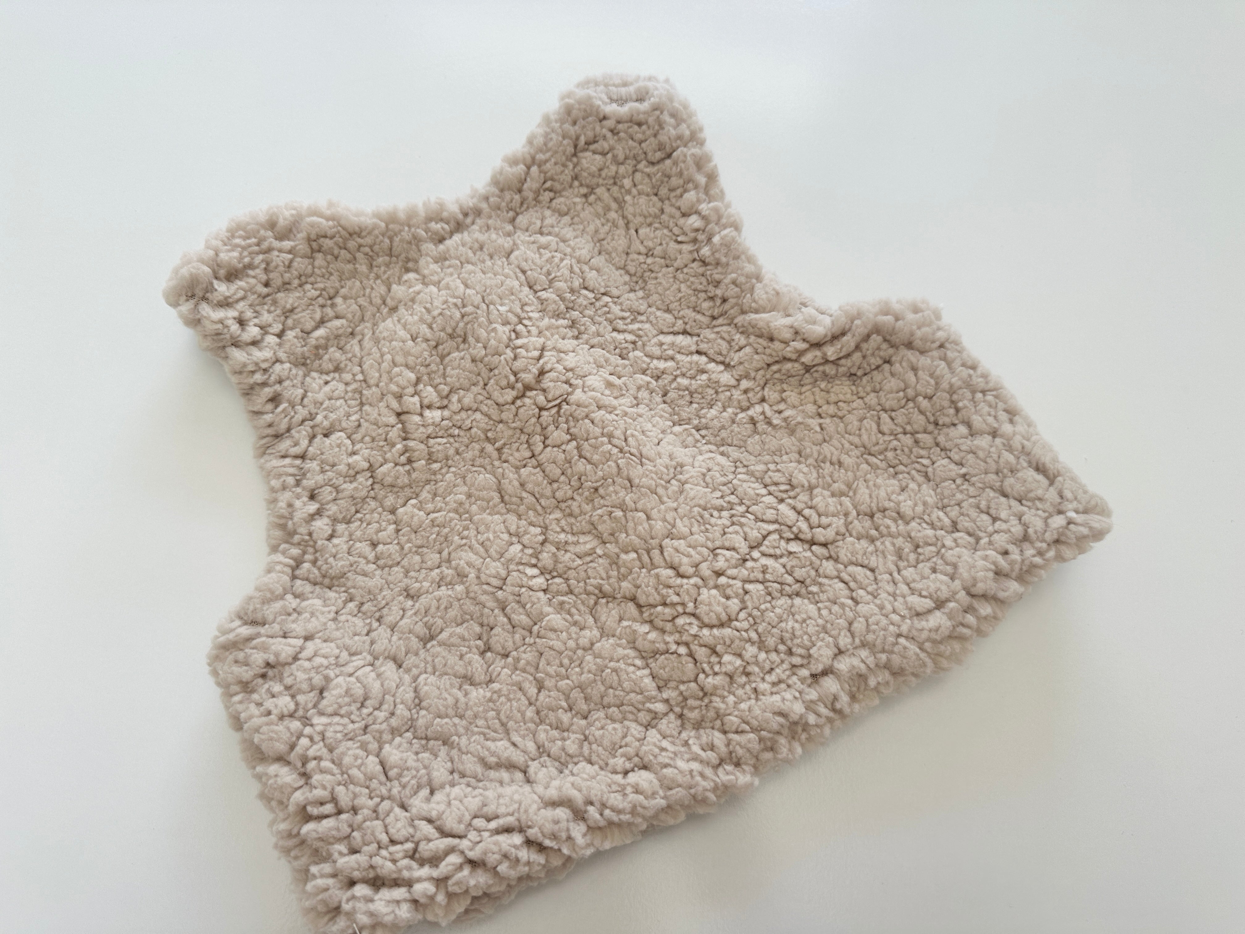 Sherpa vest in fawn