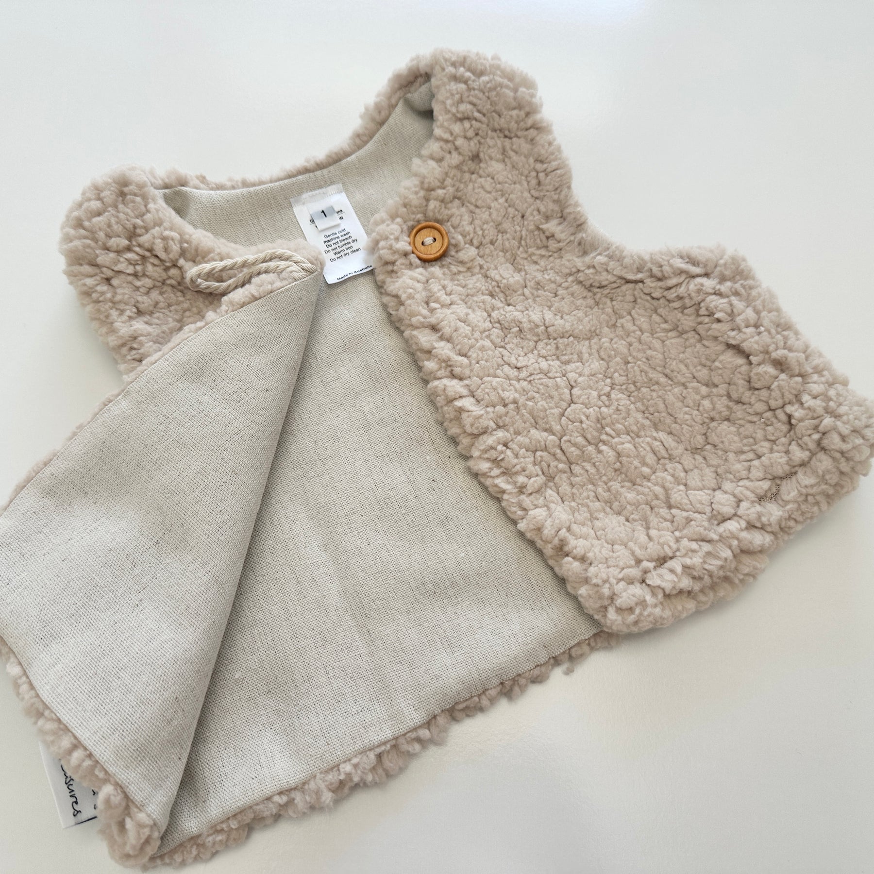 Sherpa vest in fawn
