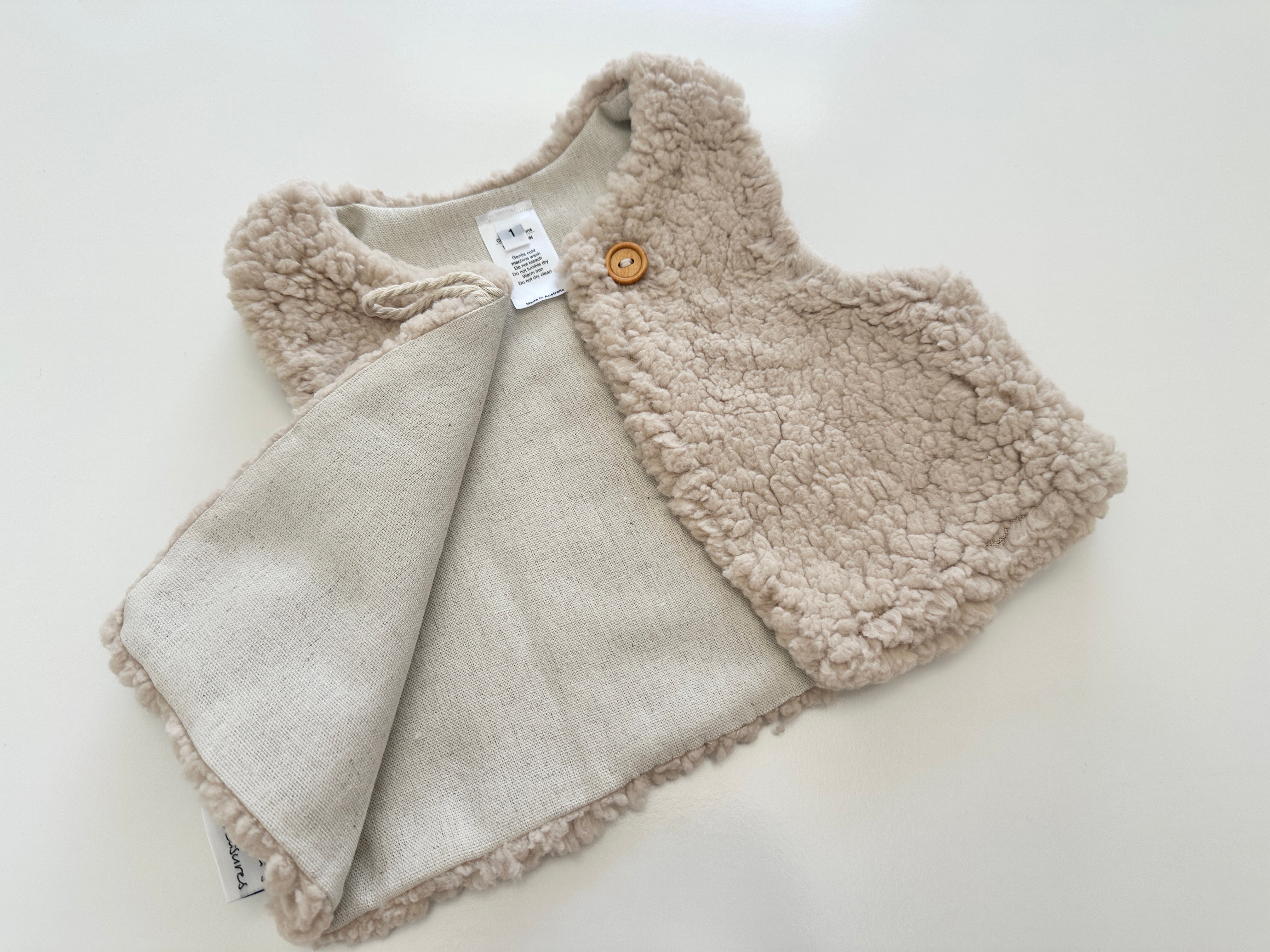 Sherpa vest in fawn