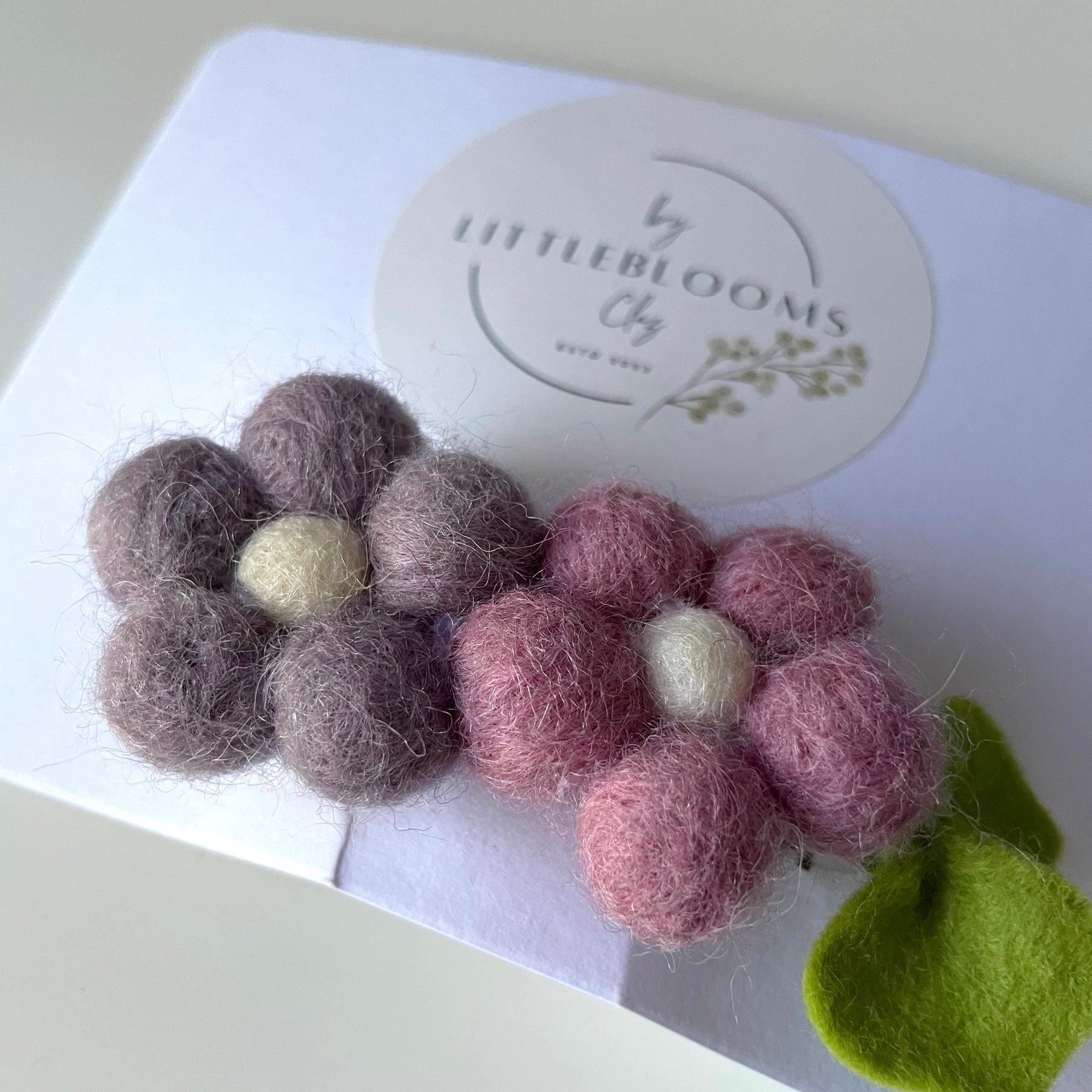 Pom Pom daisies barrette clip