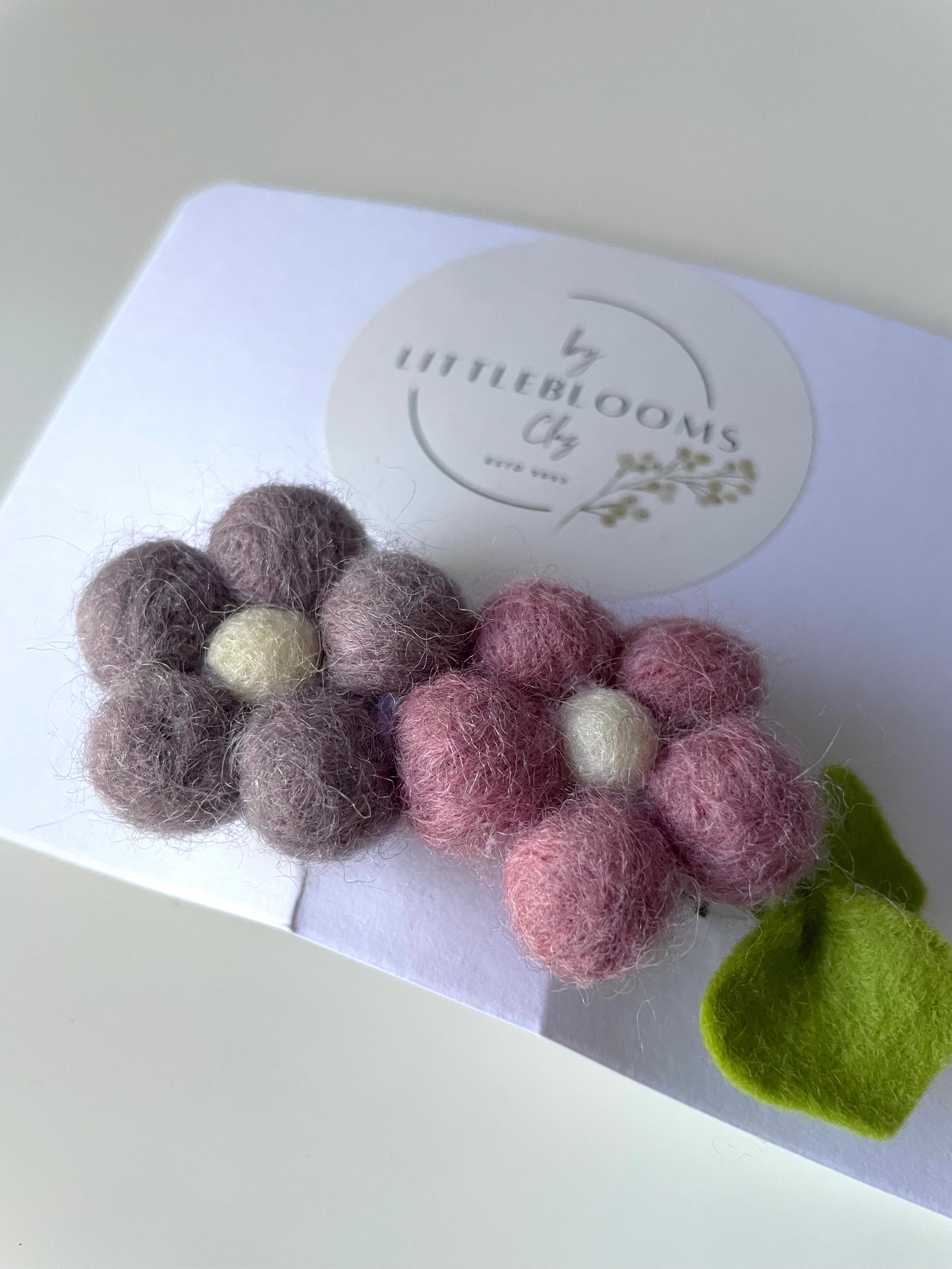 Pom Pom daisies barrette clip